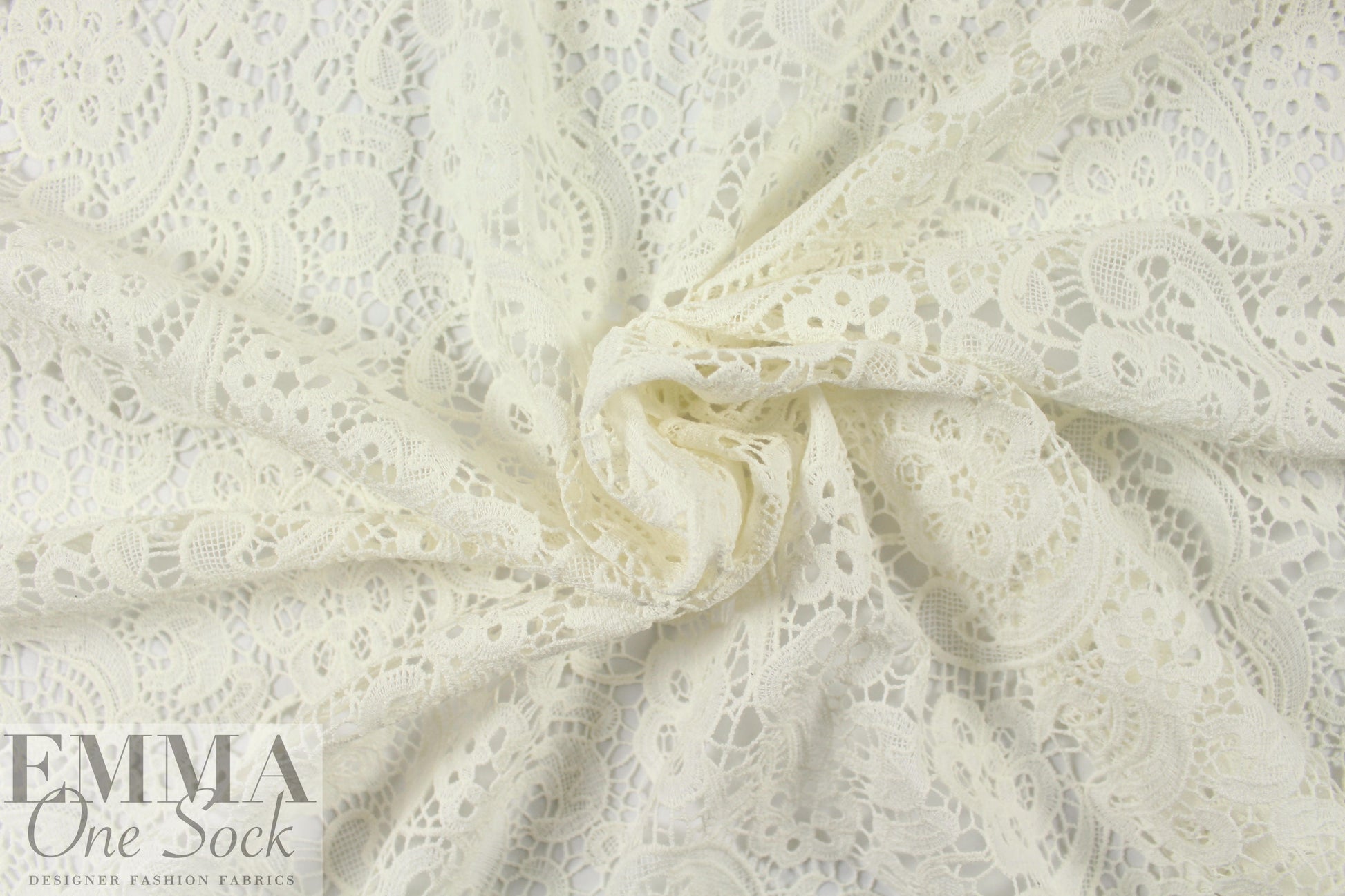 Akik0 floral paisley cotton guipure lace - creamy white .75 yds