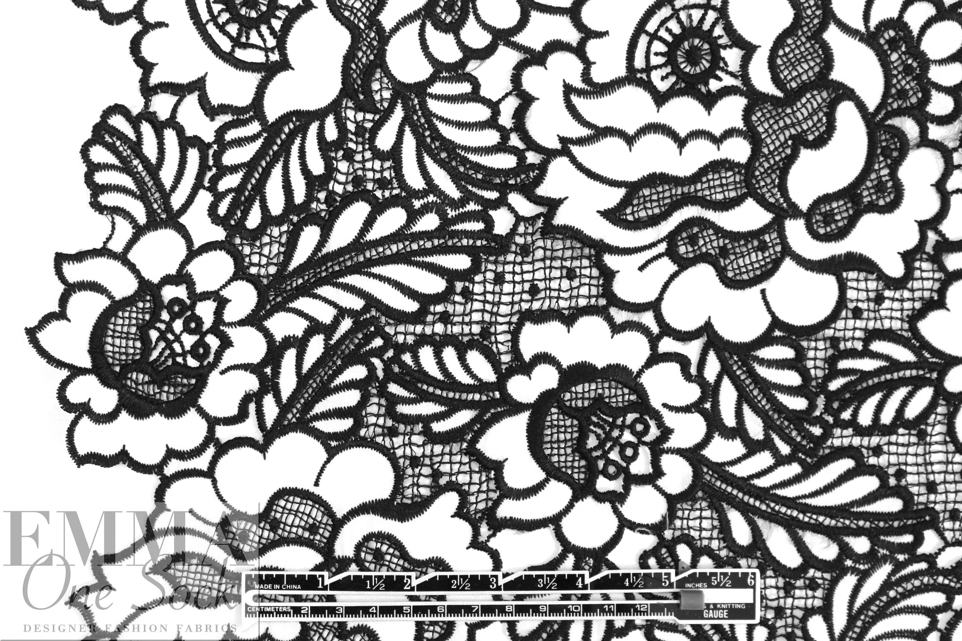 NY designer double scallop guipure lace - black/white .875 yds
