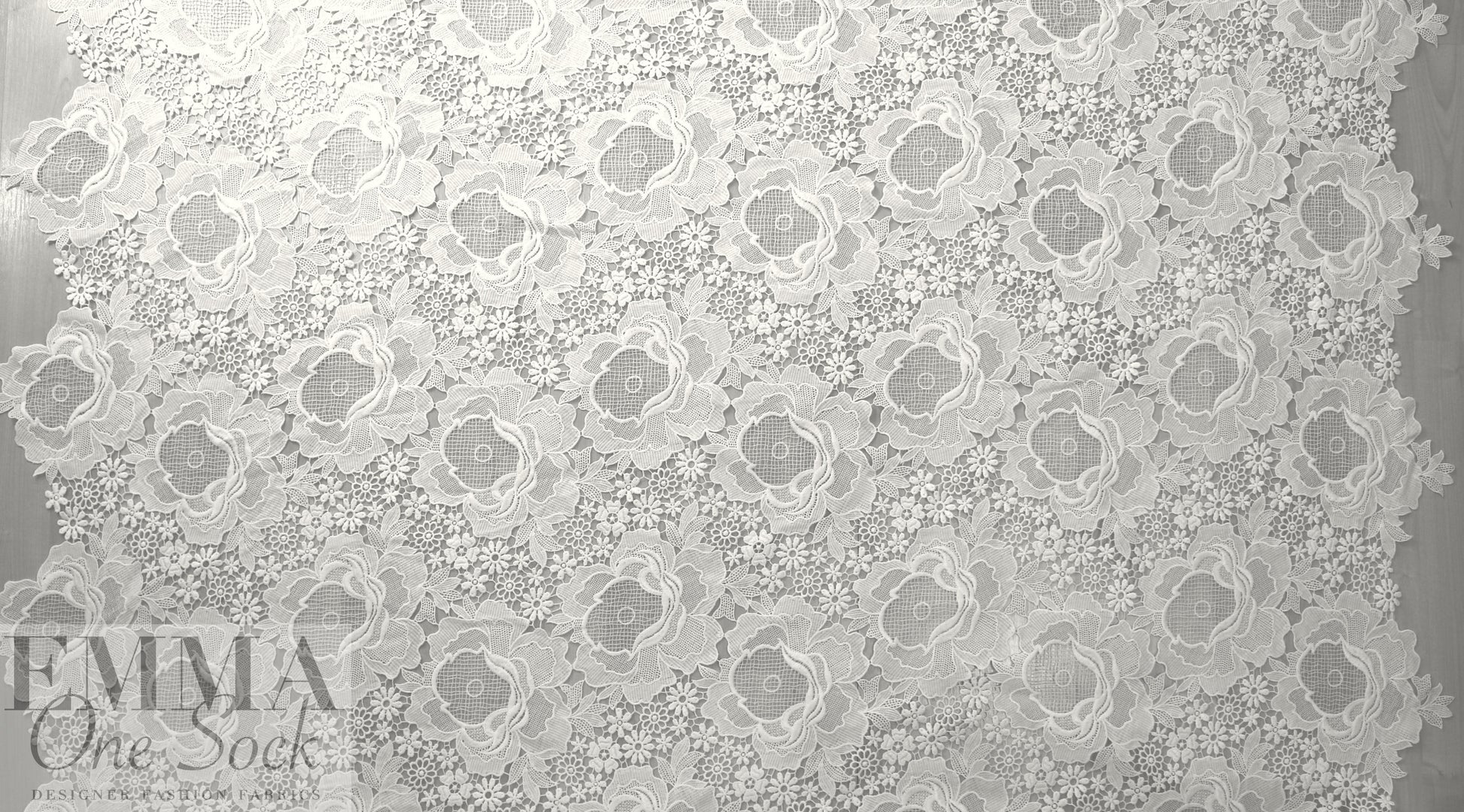 Monique Lhui11er floral guipure lace - white 1.375 yd