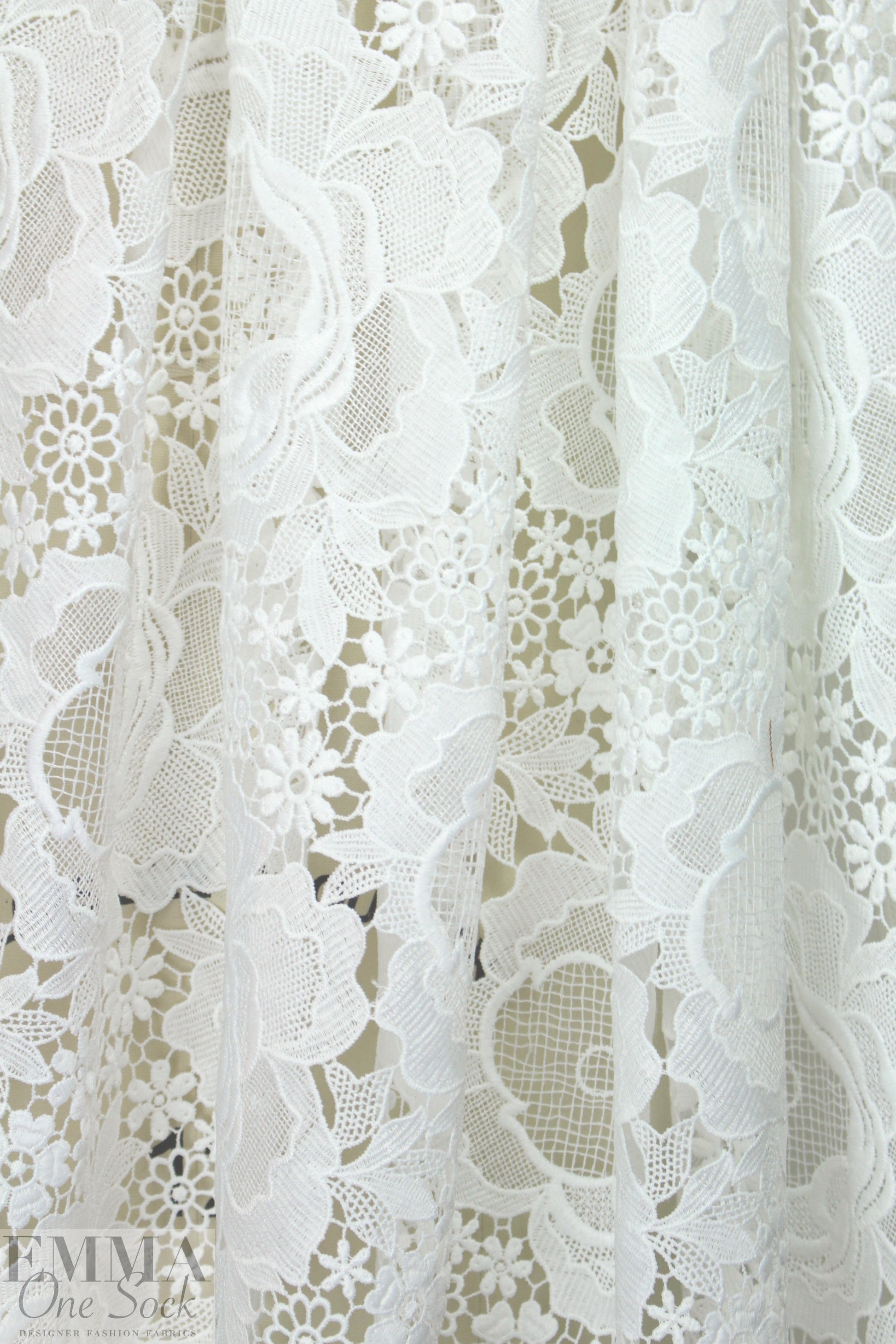 Monique Lhui11er floral guipure lace - white 1.625 yds