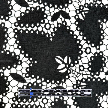 M. Lhui11ier 'black ivy' double scallop guipure lace .75 yds