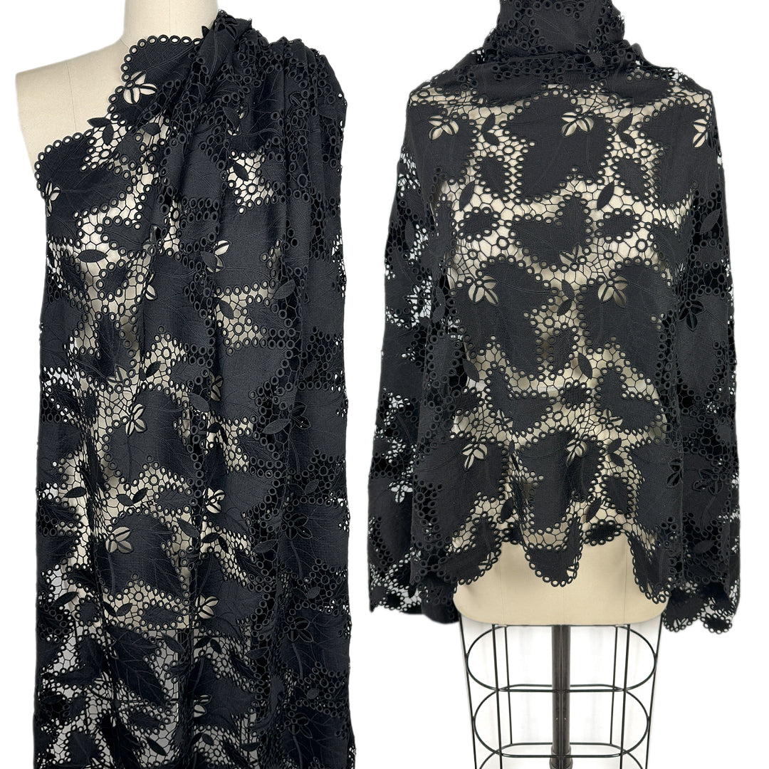 M. Lhui11ier 'black ivy' double scallop guipure lace .75 yds