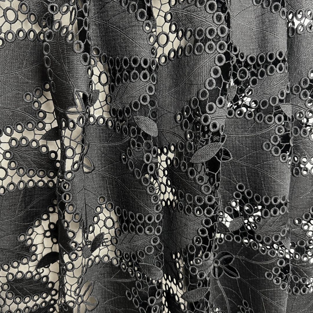 M. Lhui11ier 'black ivy' double scallop guipure lace .75 yds