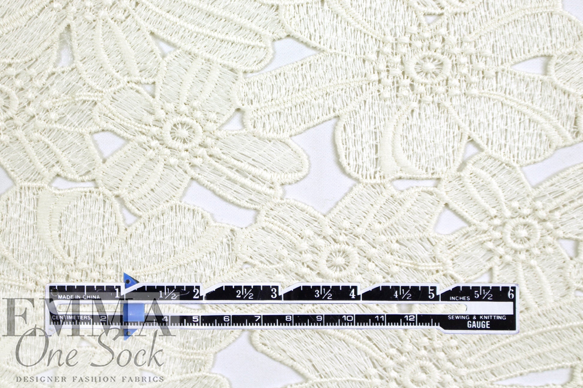 Italian floral guipure lace - cream 2.25 yd