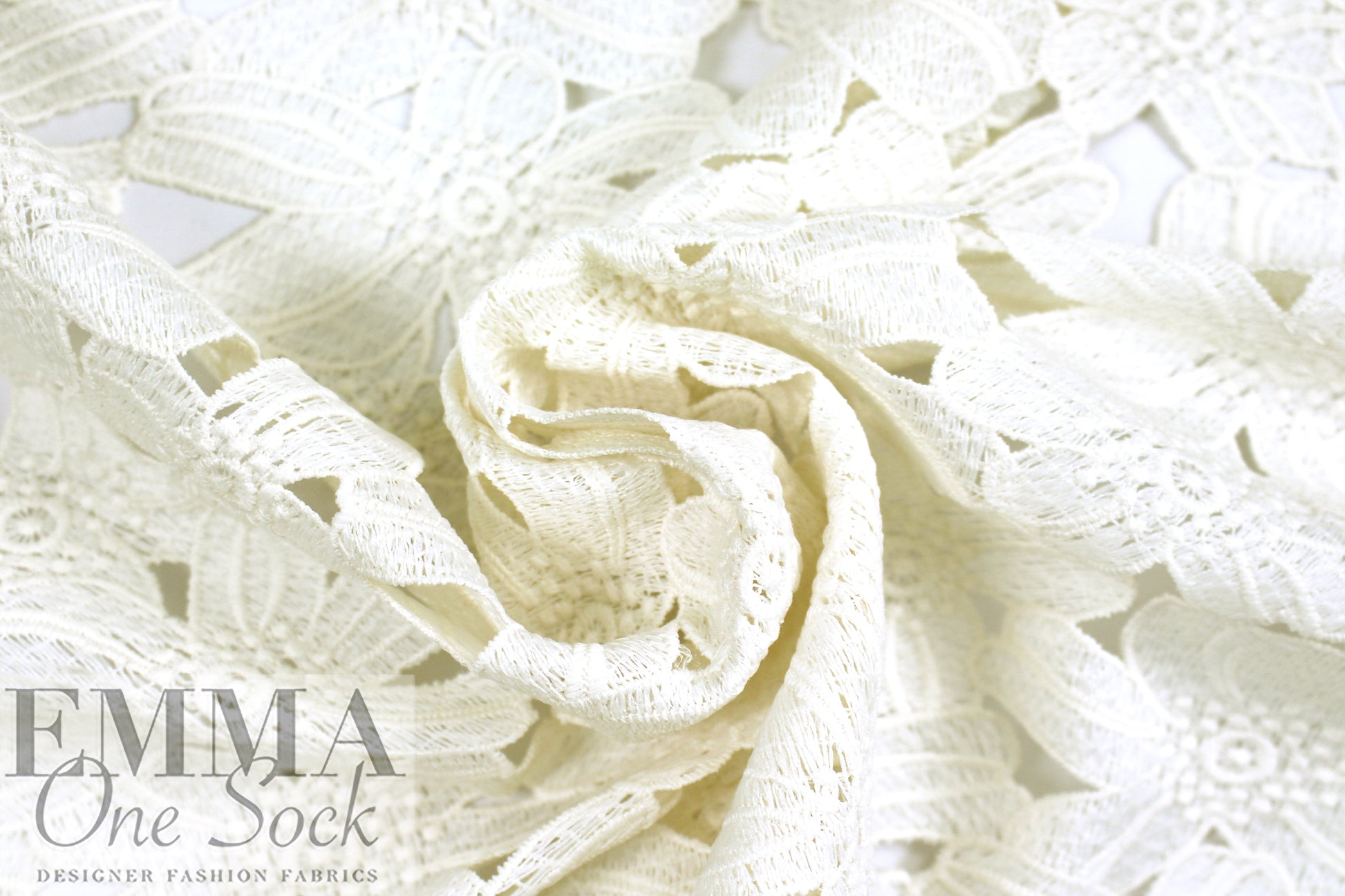Italian floral guipure lace - cream 1.5 yd