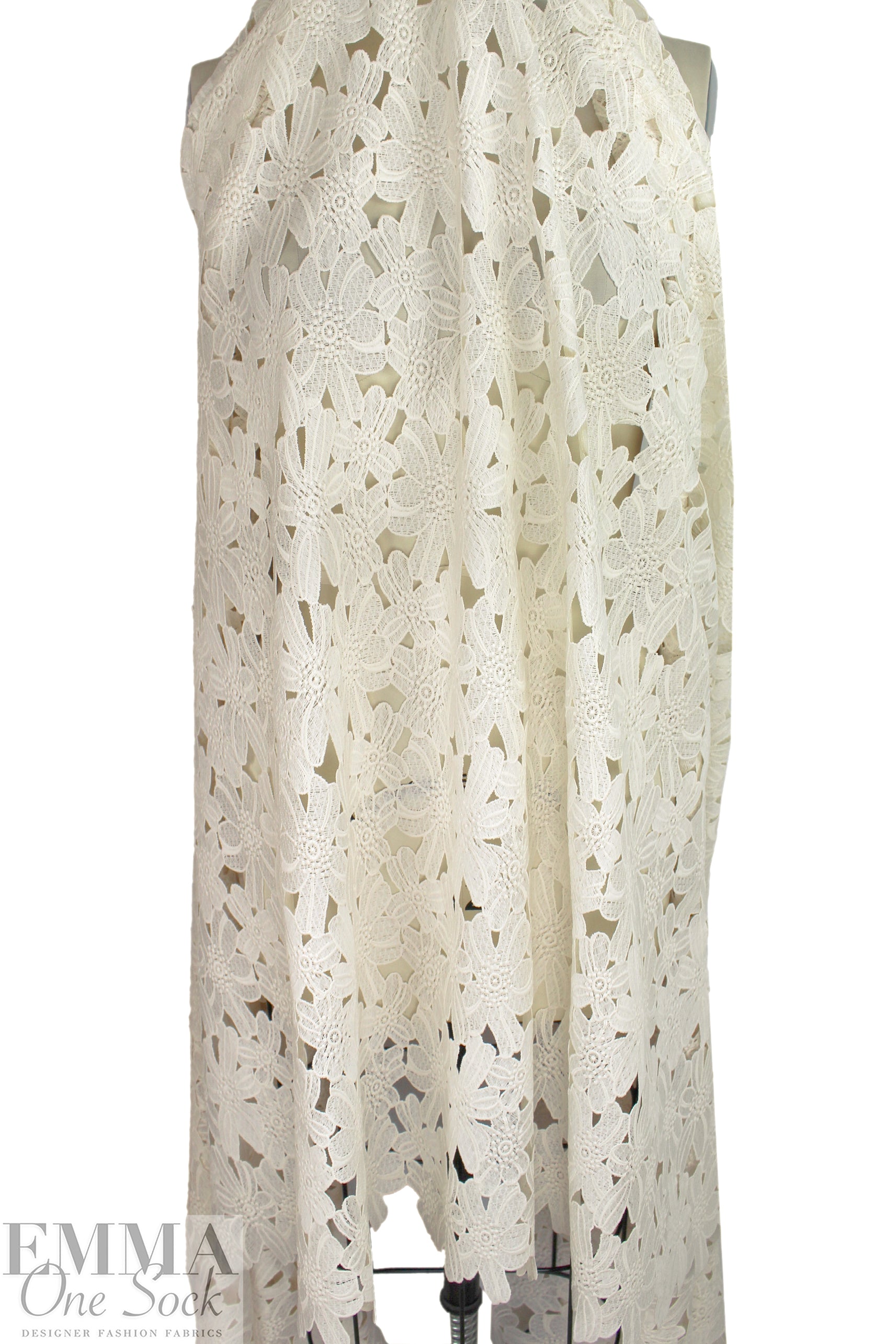 Italian floral guipure lace - cream 1.5 yd