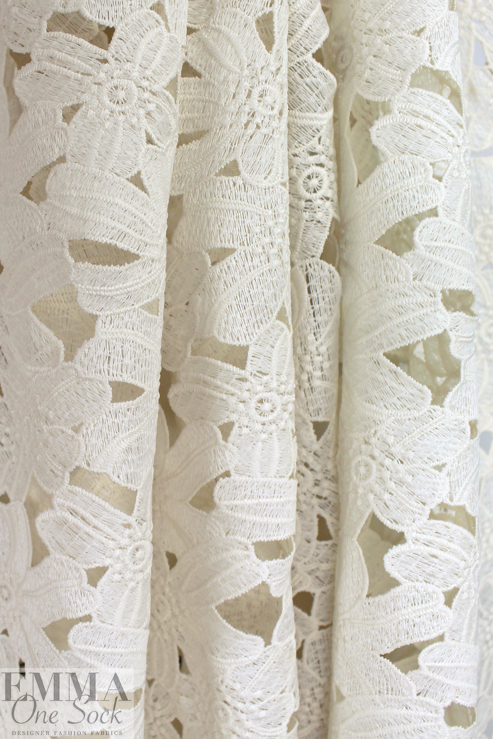 Italian floral guipure lace - cream 1.5 yd