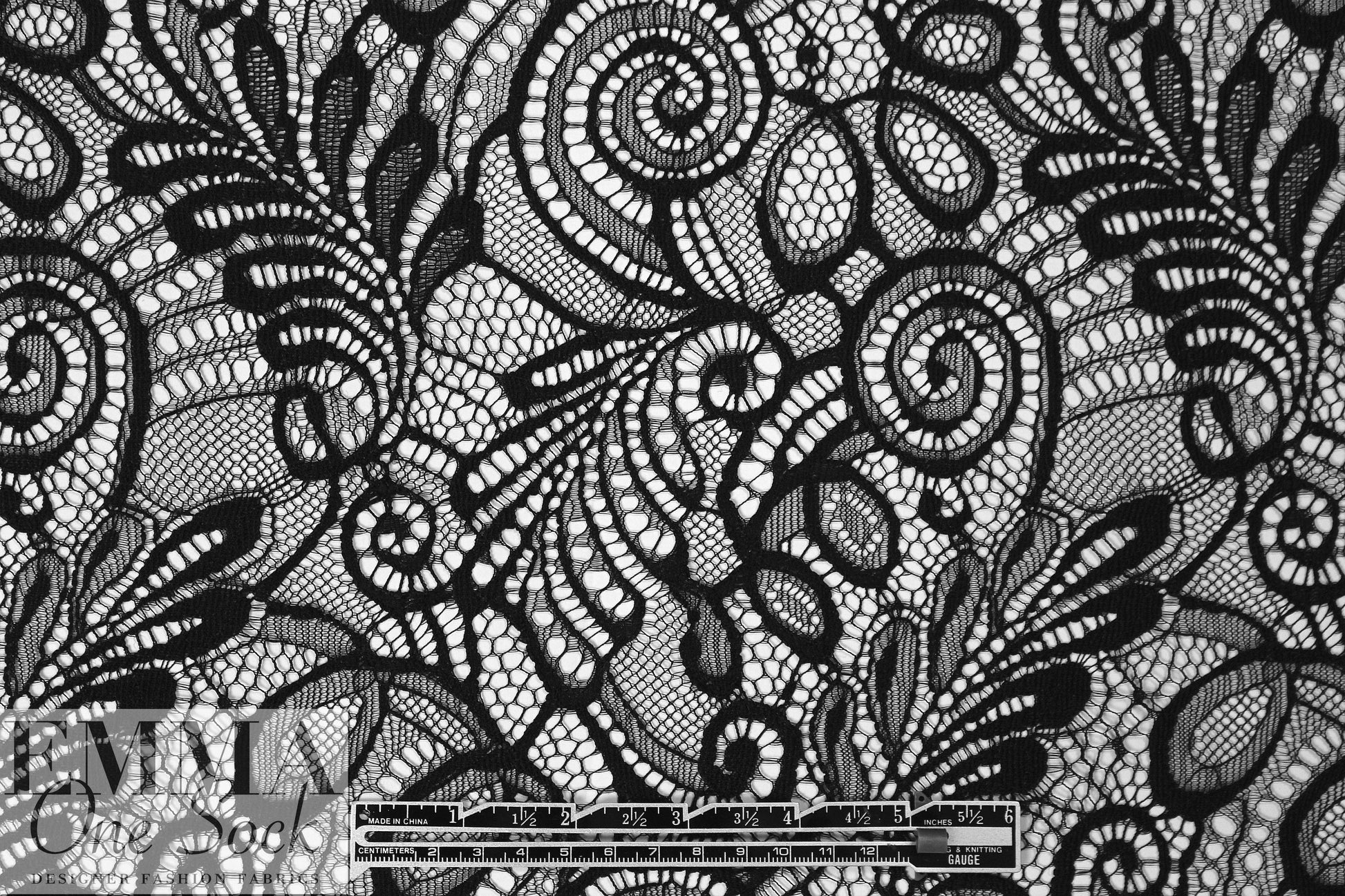 Trin@ Turk decorative swirl lace - black