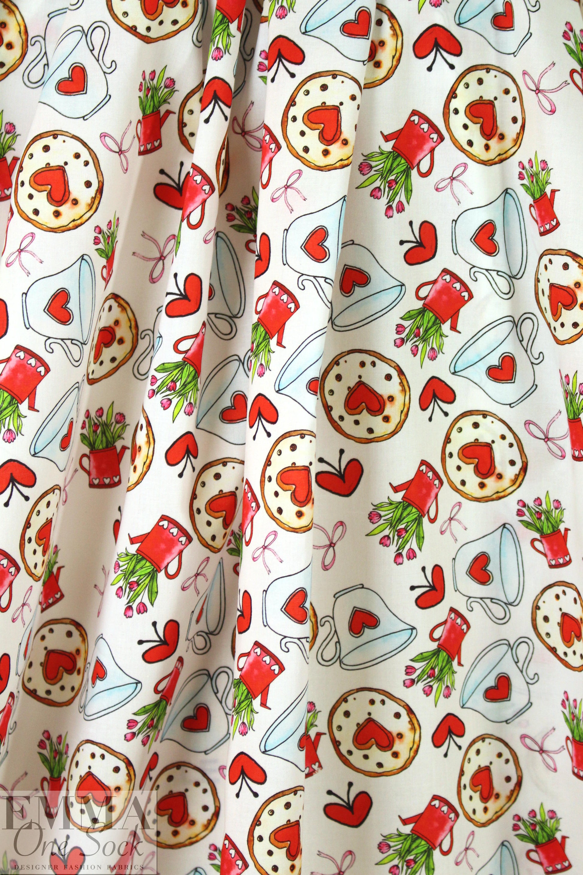 'valentea' cotton lawn - red/green/white 2.875 yds