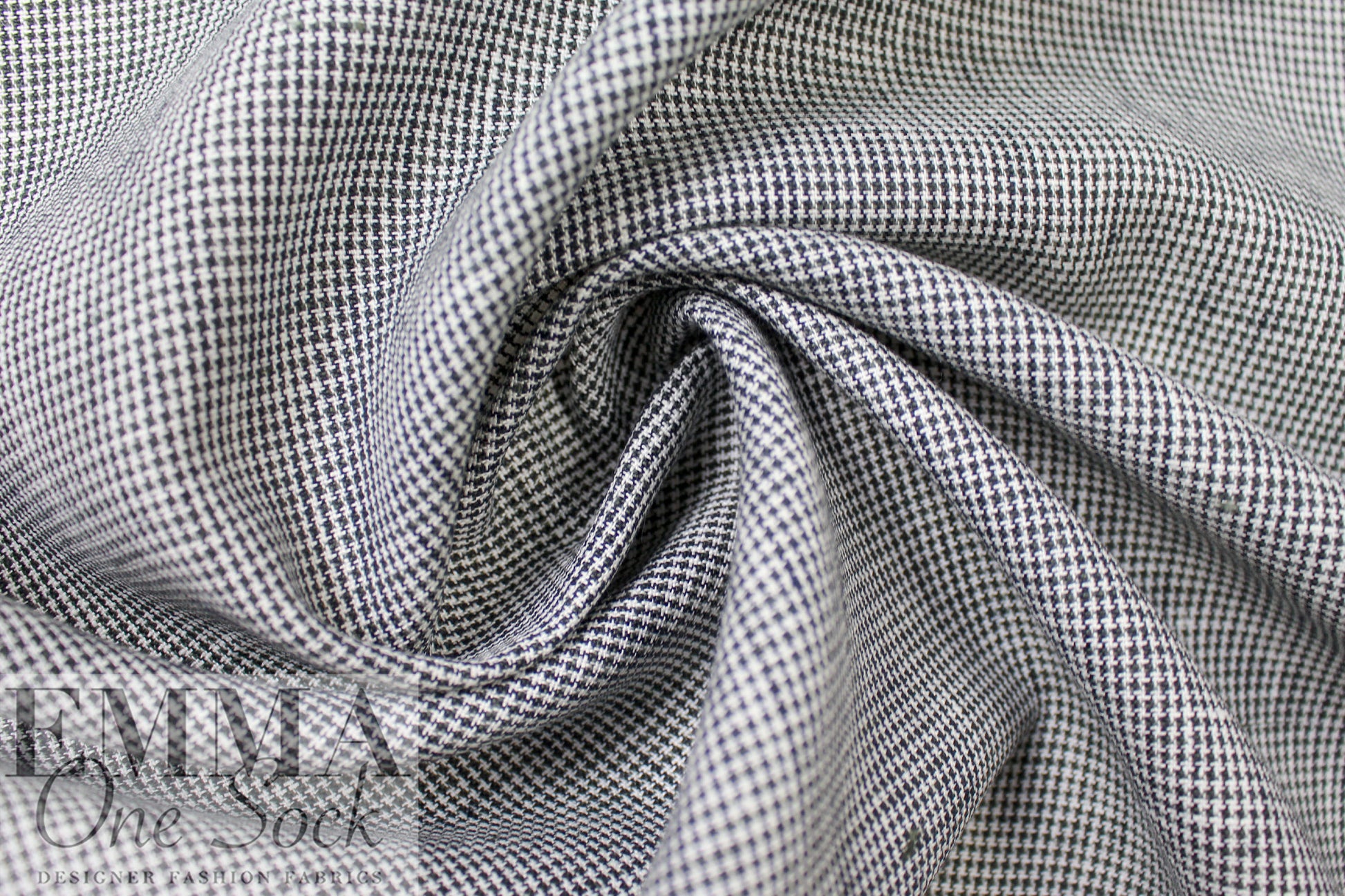 European micro-houndstooth linen woven - black/off white 1.875 yd