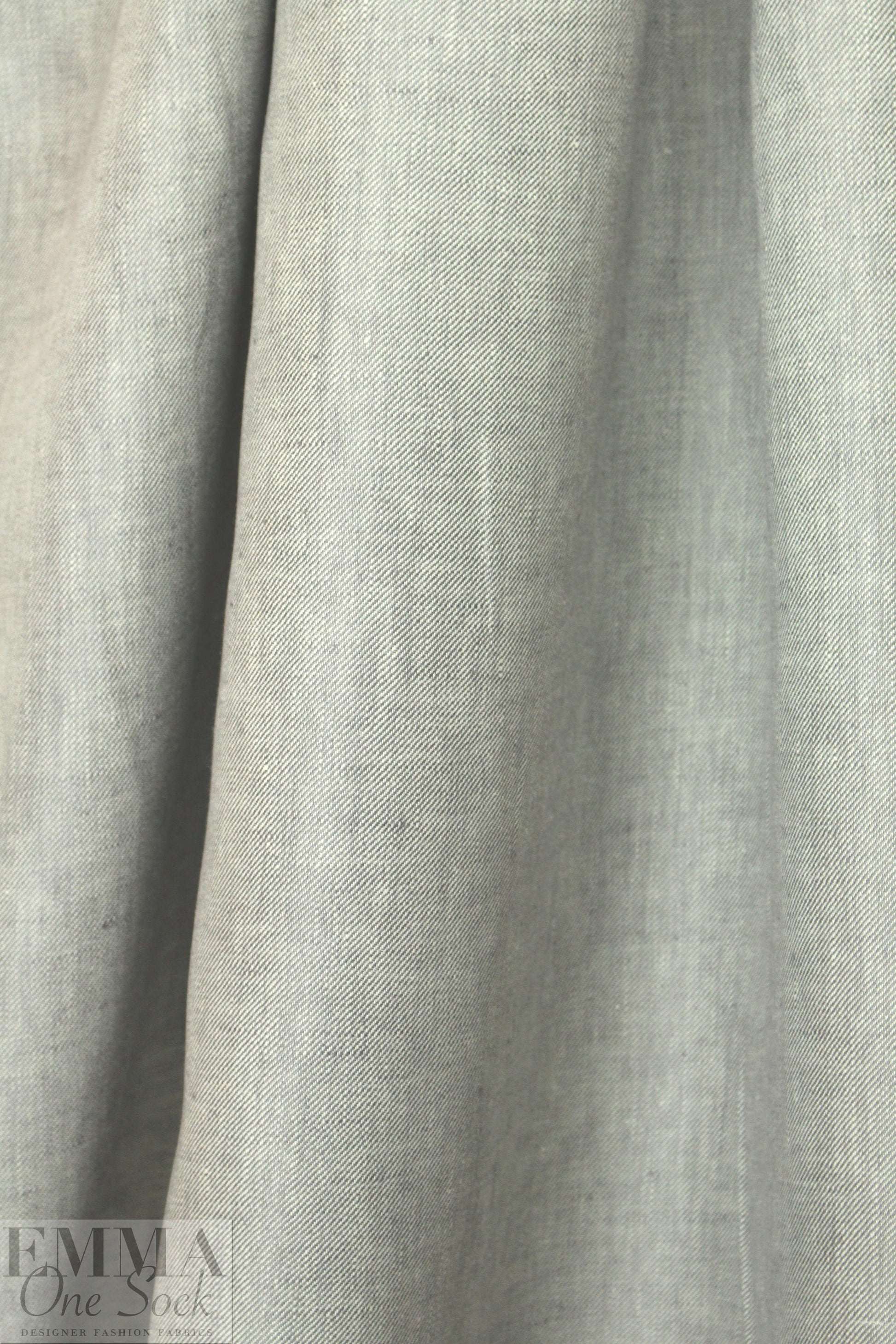 Italian medium weight linen twill - light gray/white .75 yds
