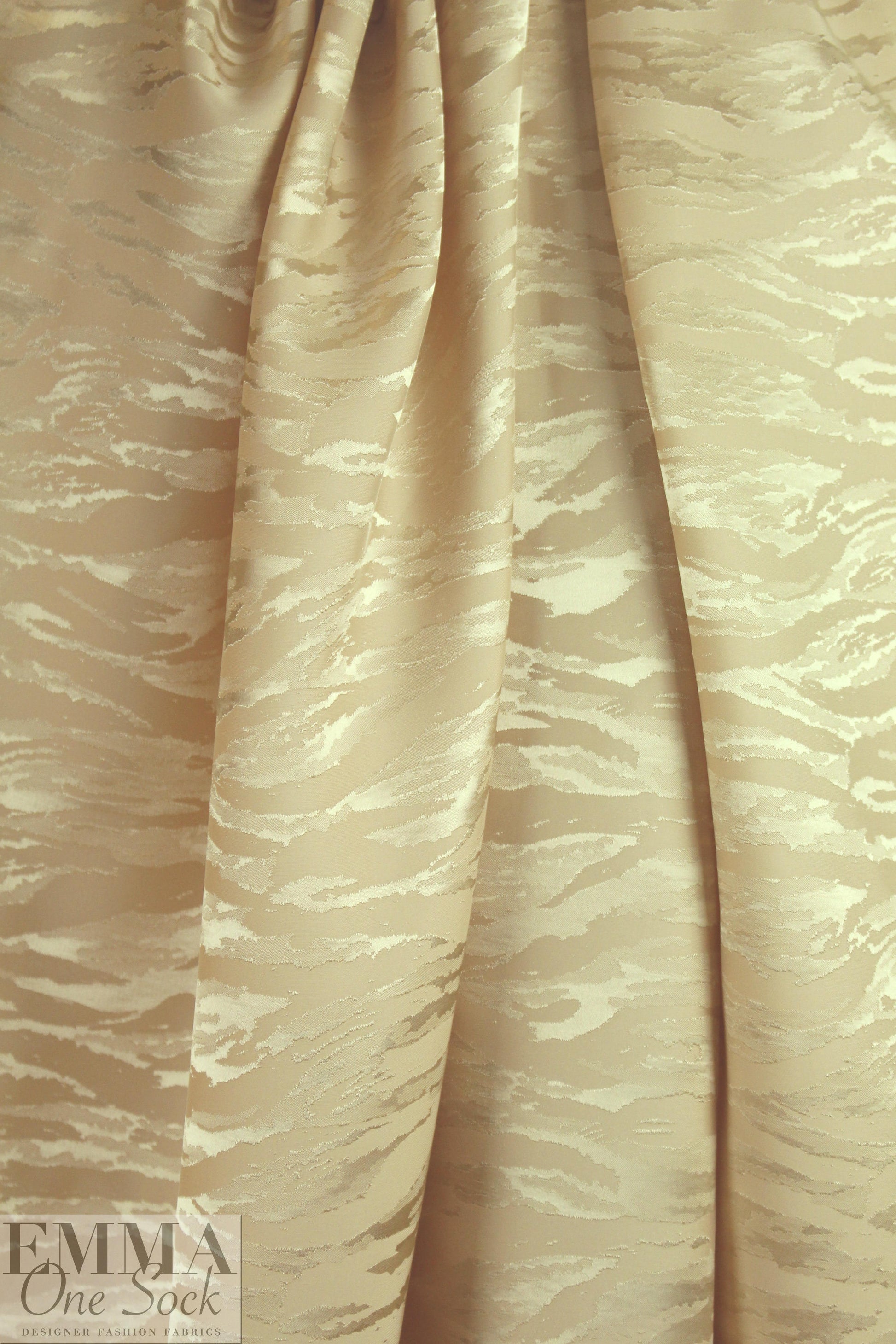 Kh@ite viscose jacquard luxury lining - sand dollar