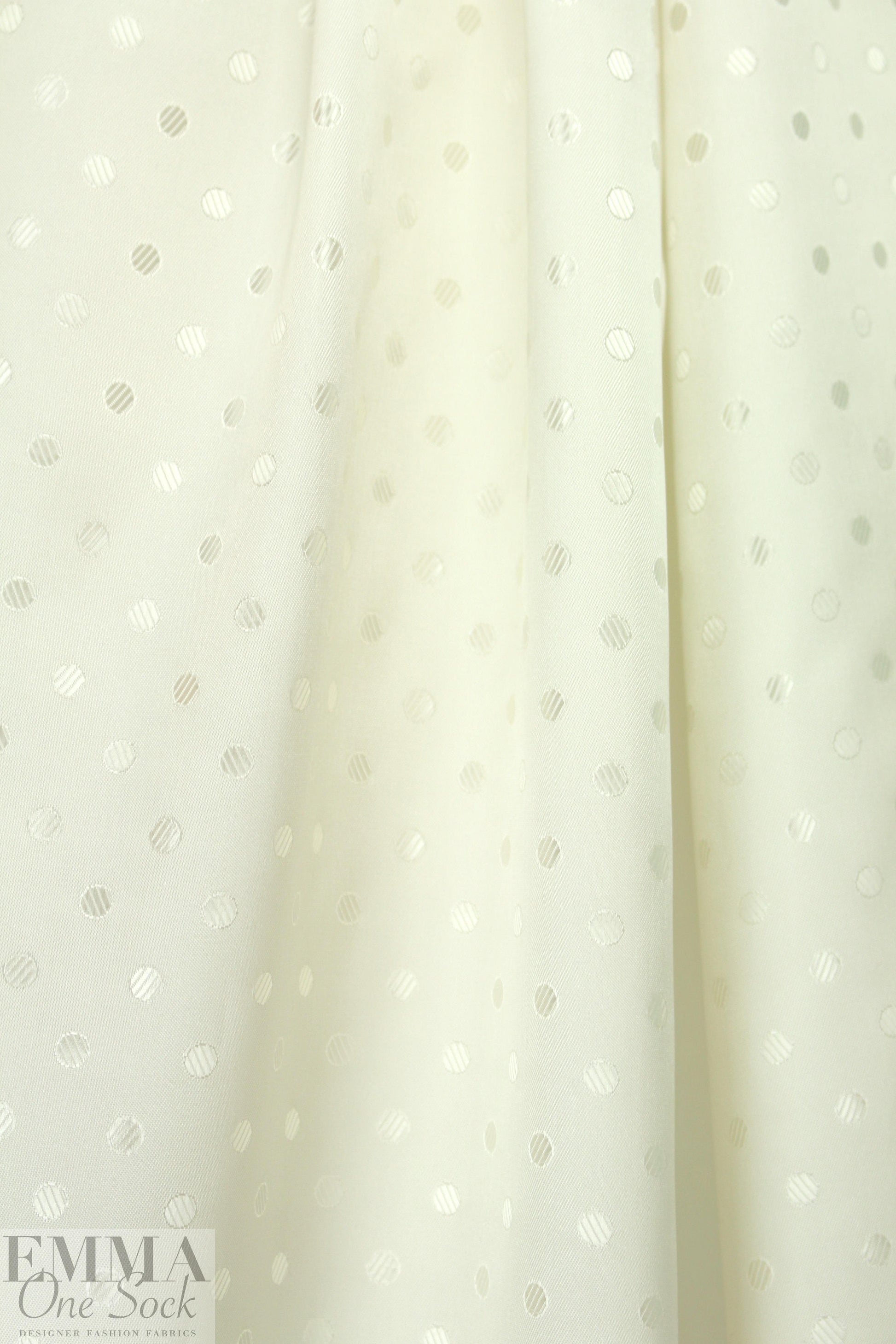 'Concerto' visc/acet lining - winter white 1.5 yds