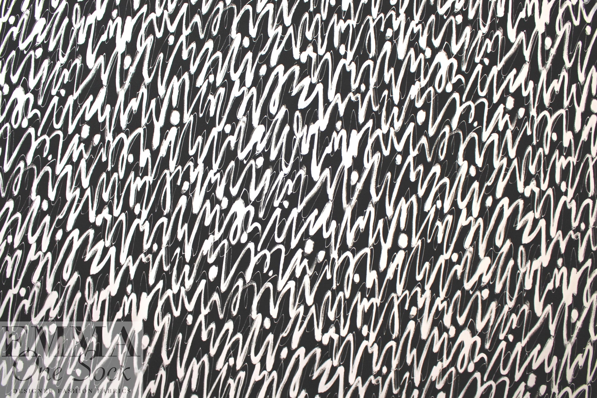 Mi11y black/white scribble viscose 'matte hybrid'