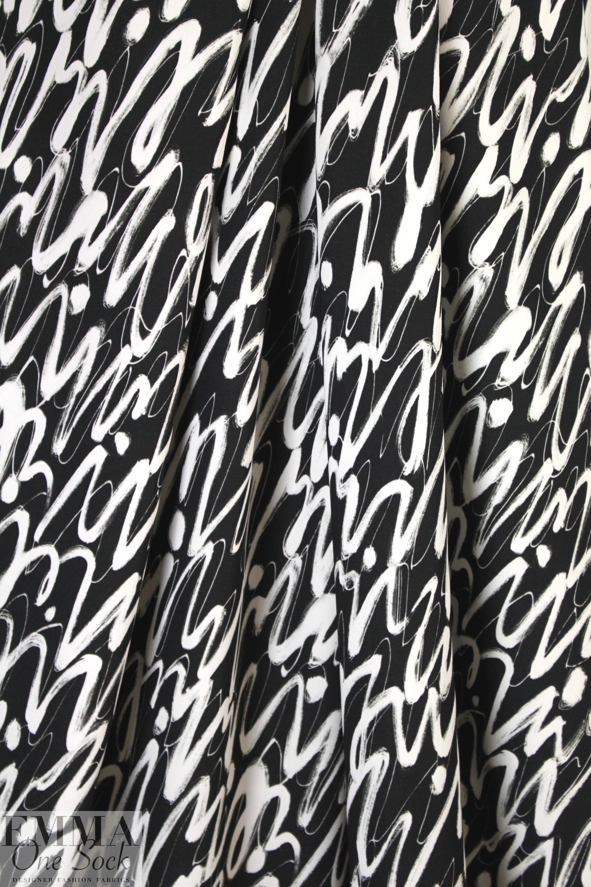 Mi11y black/white scribble viscose 'matte hybrid' 1.625 yd