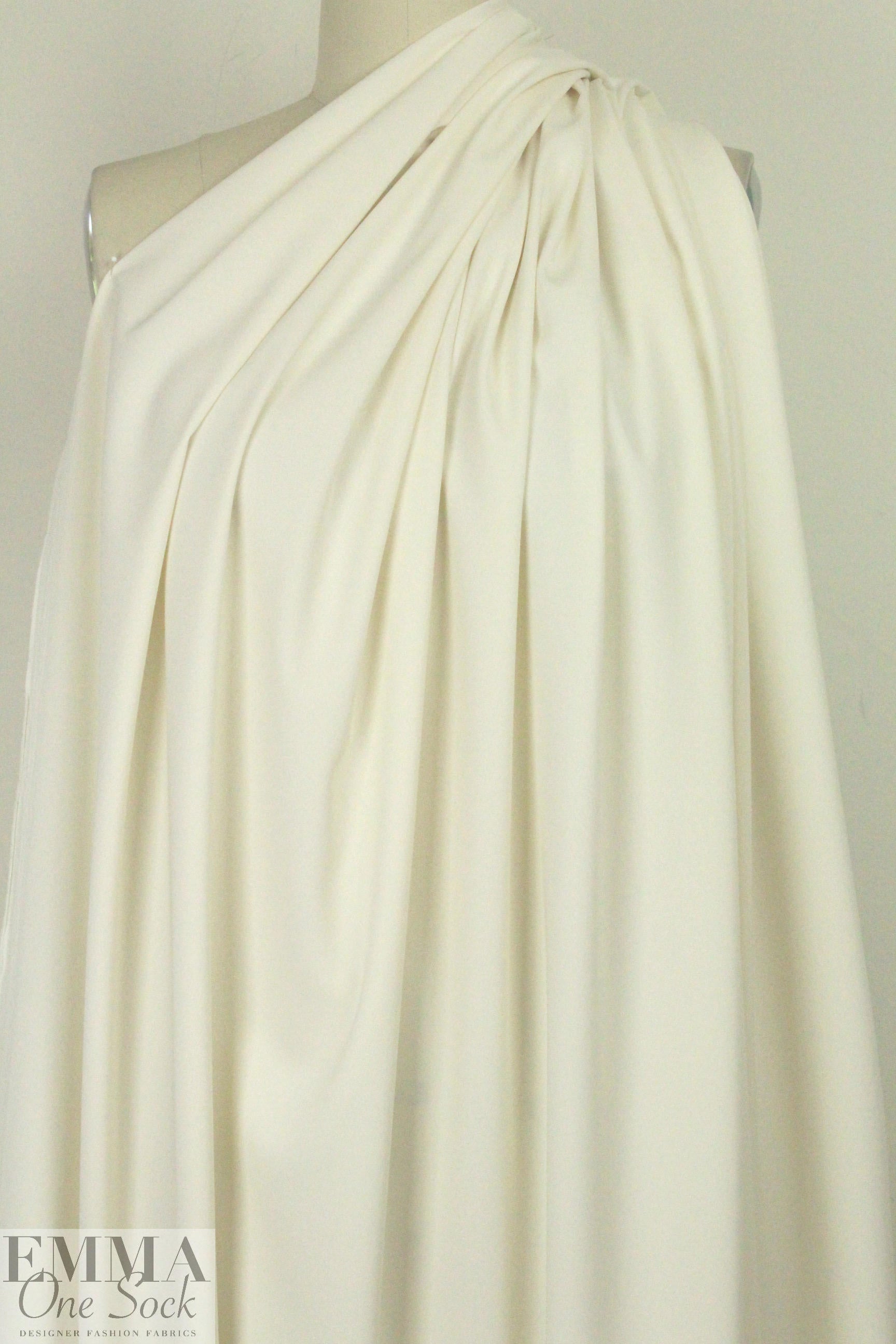 hi-tech stretch crepe 'matte hybrid' - cream 1.875 yds