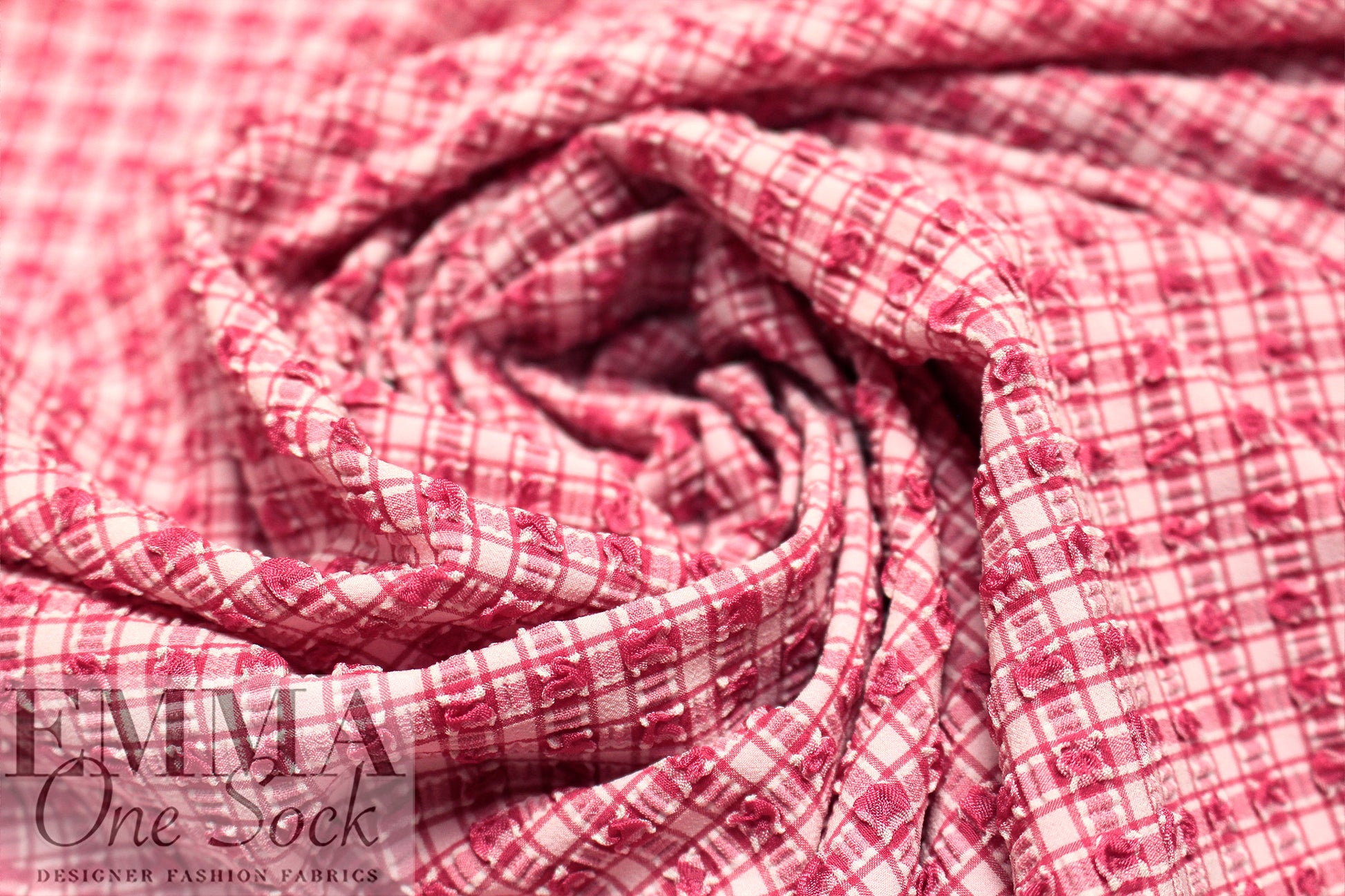 Rache1 Comey textured 'gingham pucker' - red plum/white .75 yds