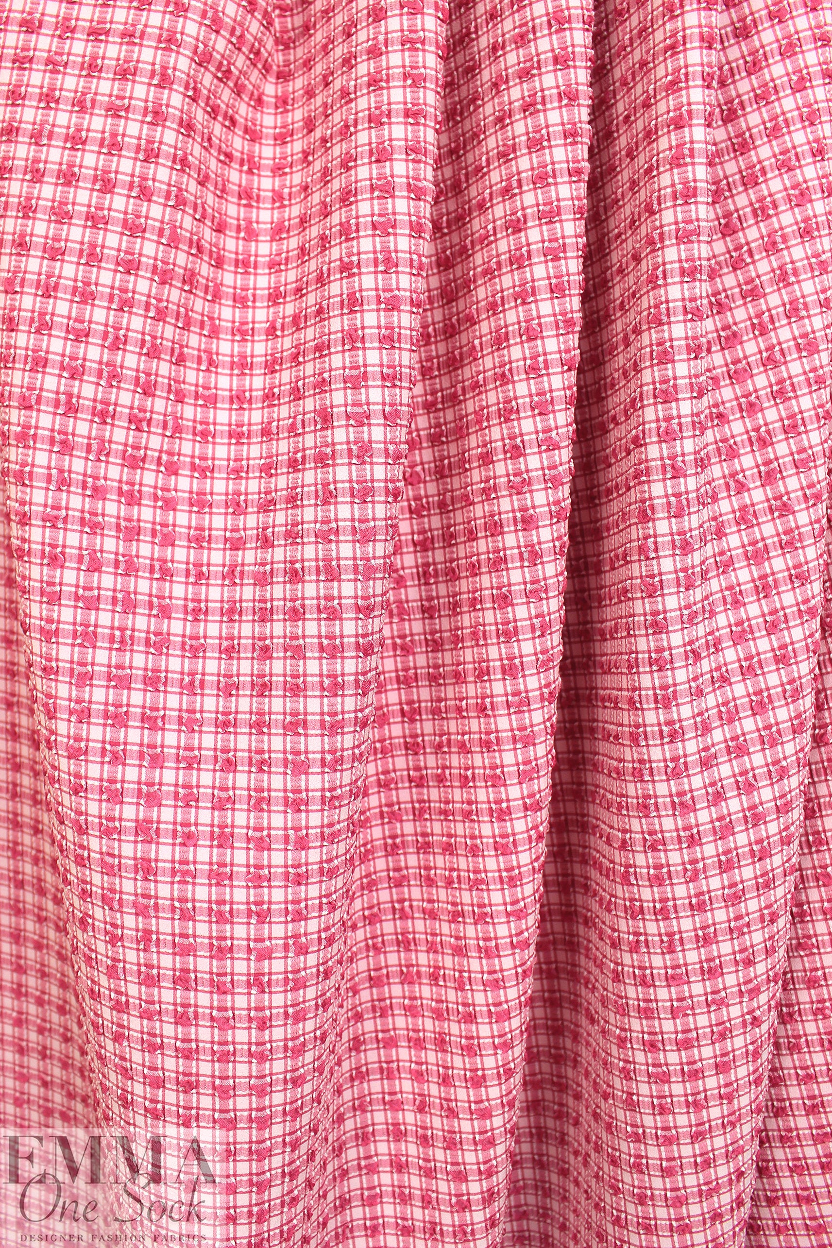 Rache1 Comey textured 'gingham pucker' - red plum/white .75 yds
