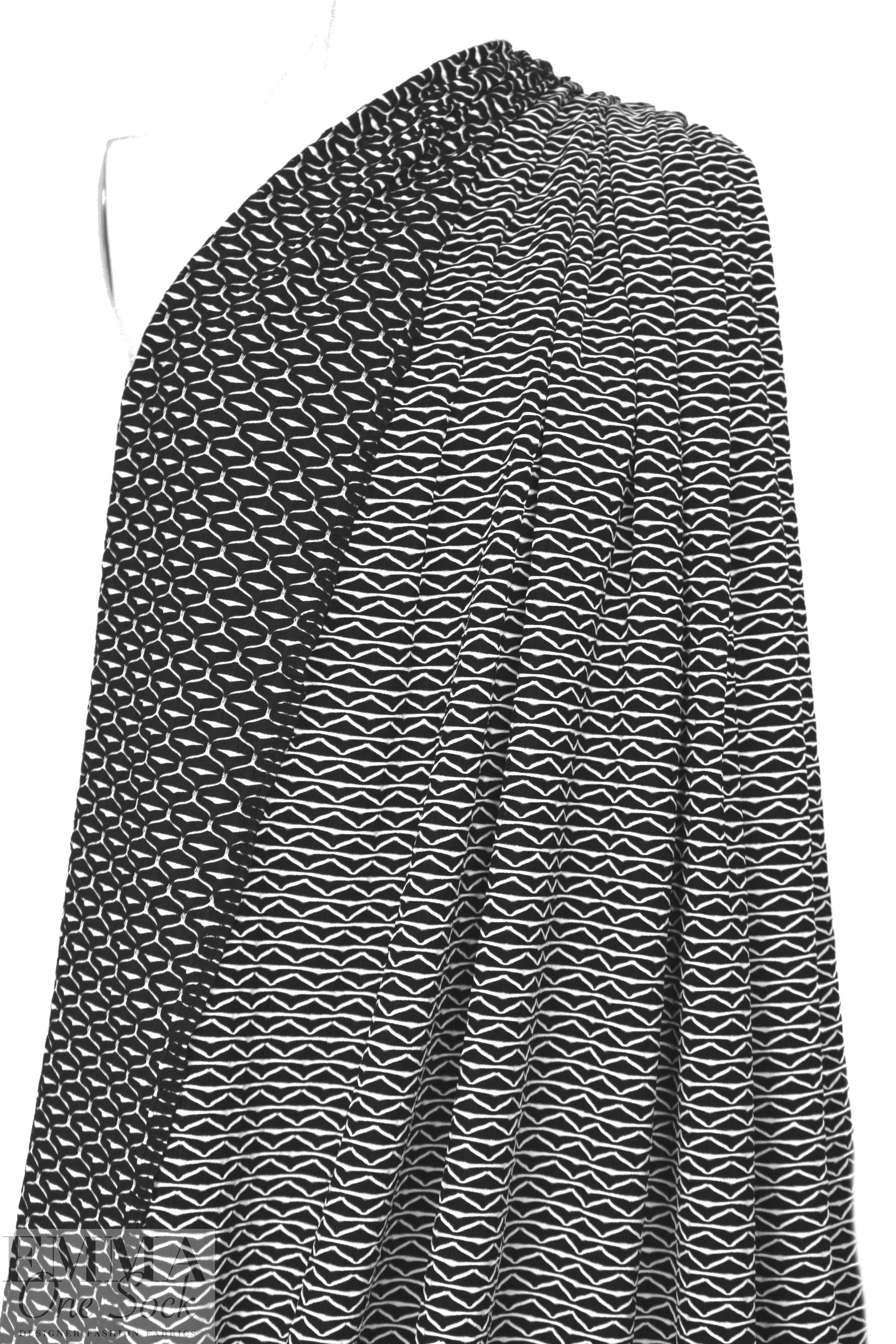 textured yarn dye novelty knit - black/white 1.75 yd