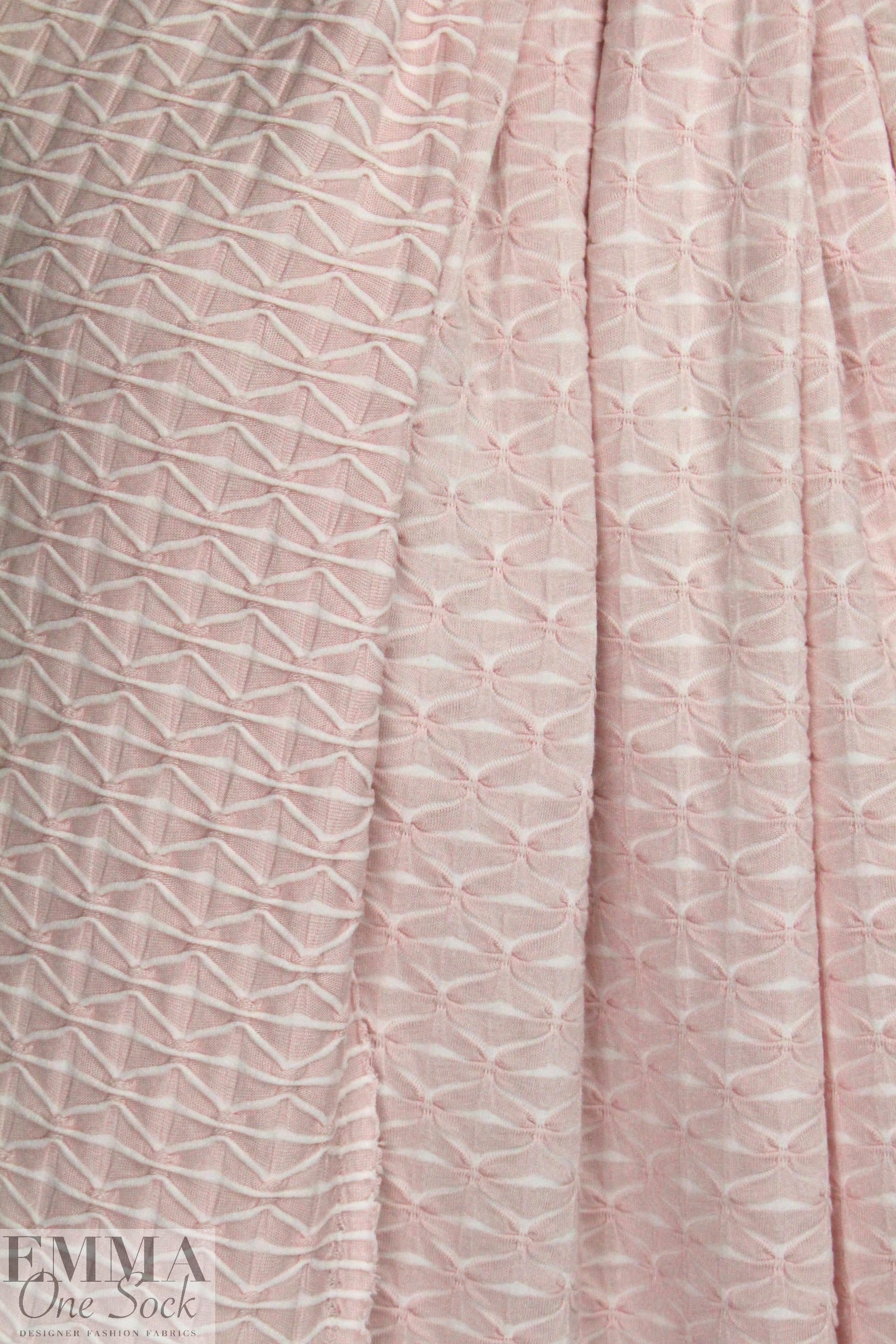 textured yarn dye novelty knit - light pink 1 yard