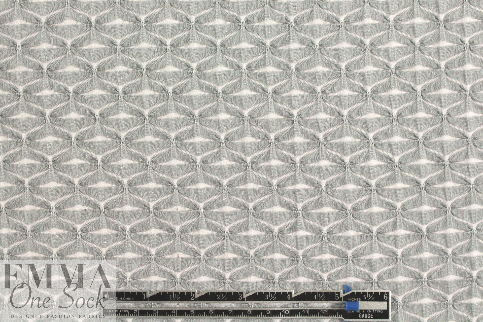 textured yarn dye novelty knit - light gray 1.5 yds