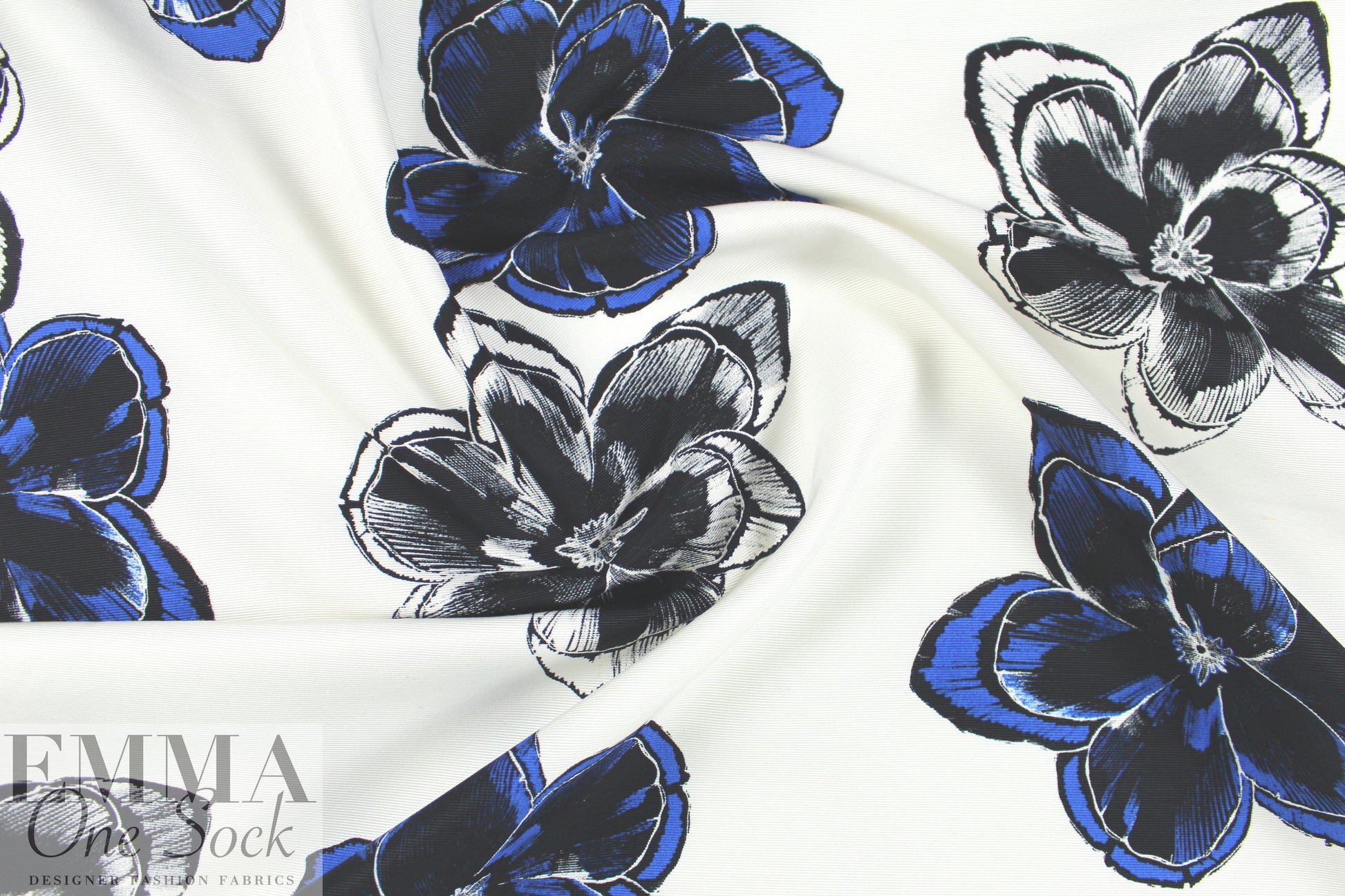 Mi11y blue/black stylized flowers cotton faille