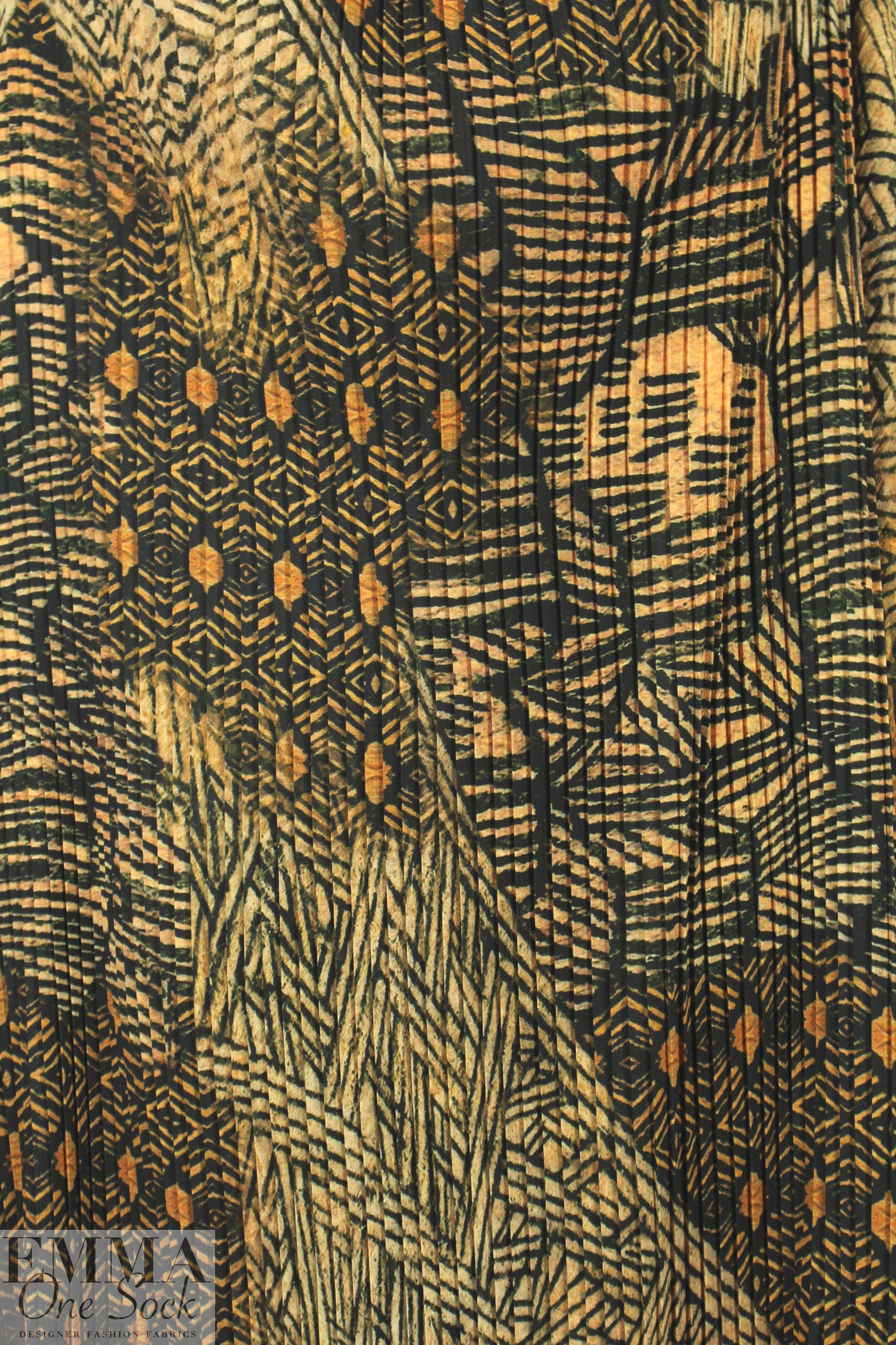 Yiga1 Azroue1 earth tones pleated woodcut graphic