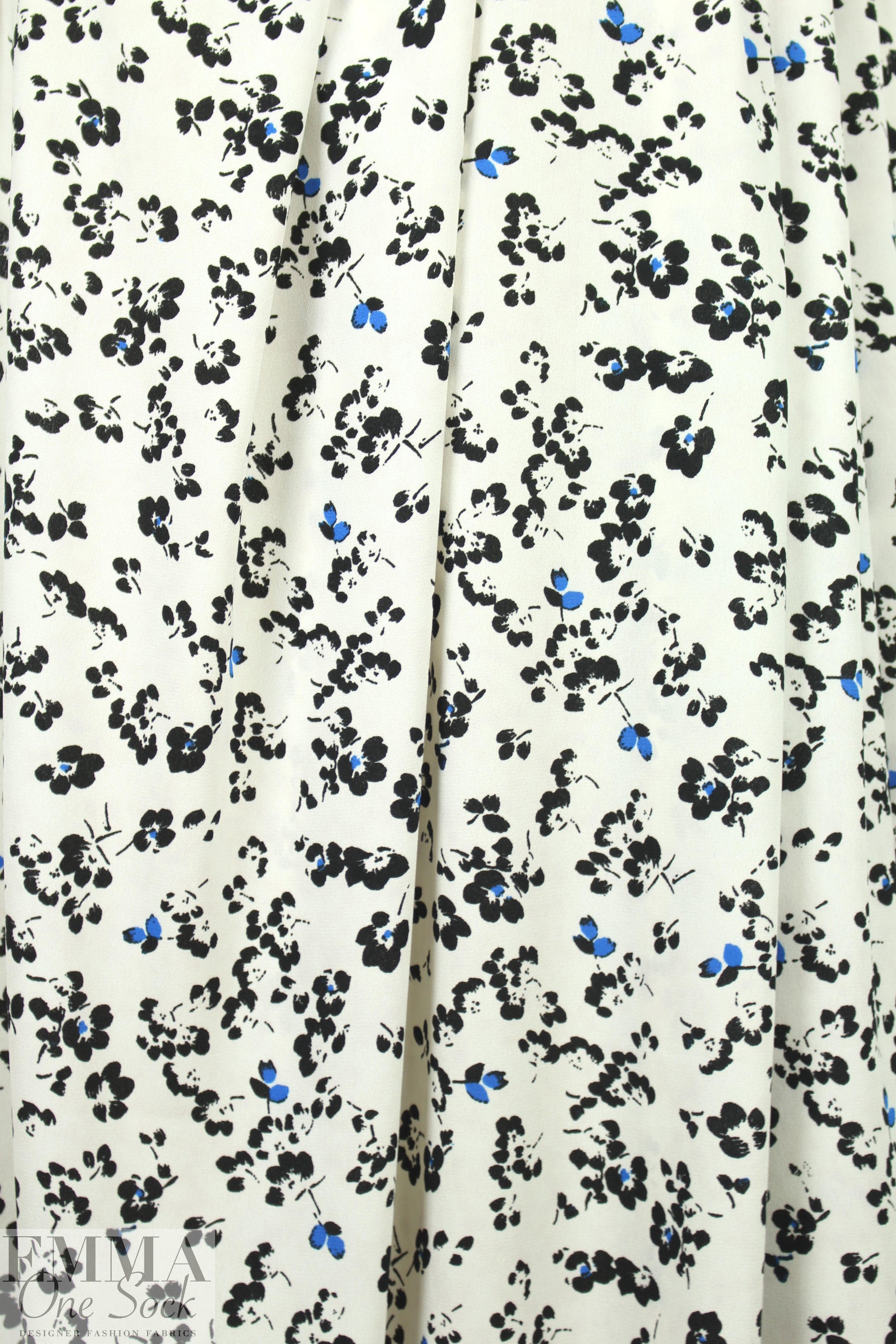 Pol0 drapey woven- flowers on white 1.875 yds