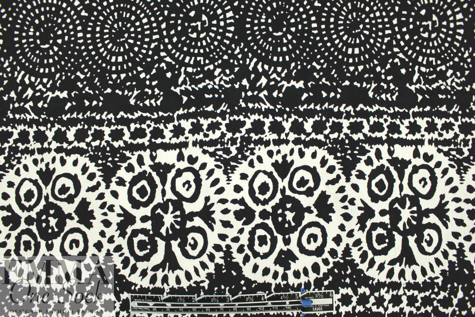 P0lo black/white graphic printed cotton stretch damask 1.66 yd