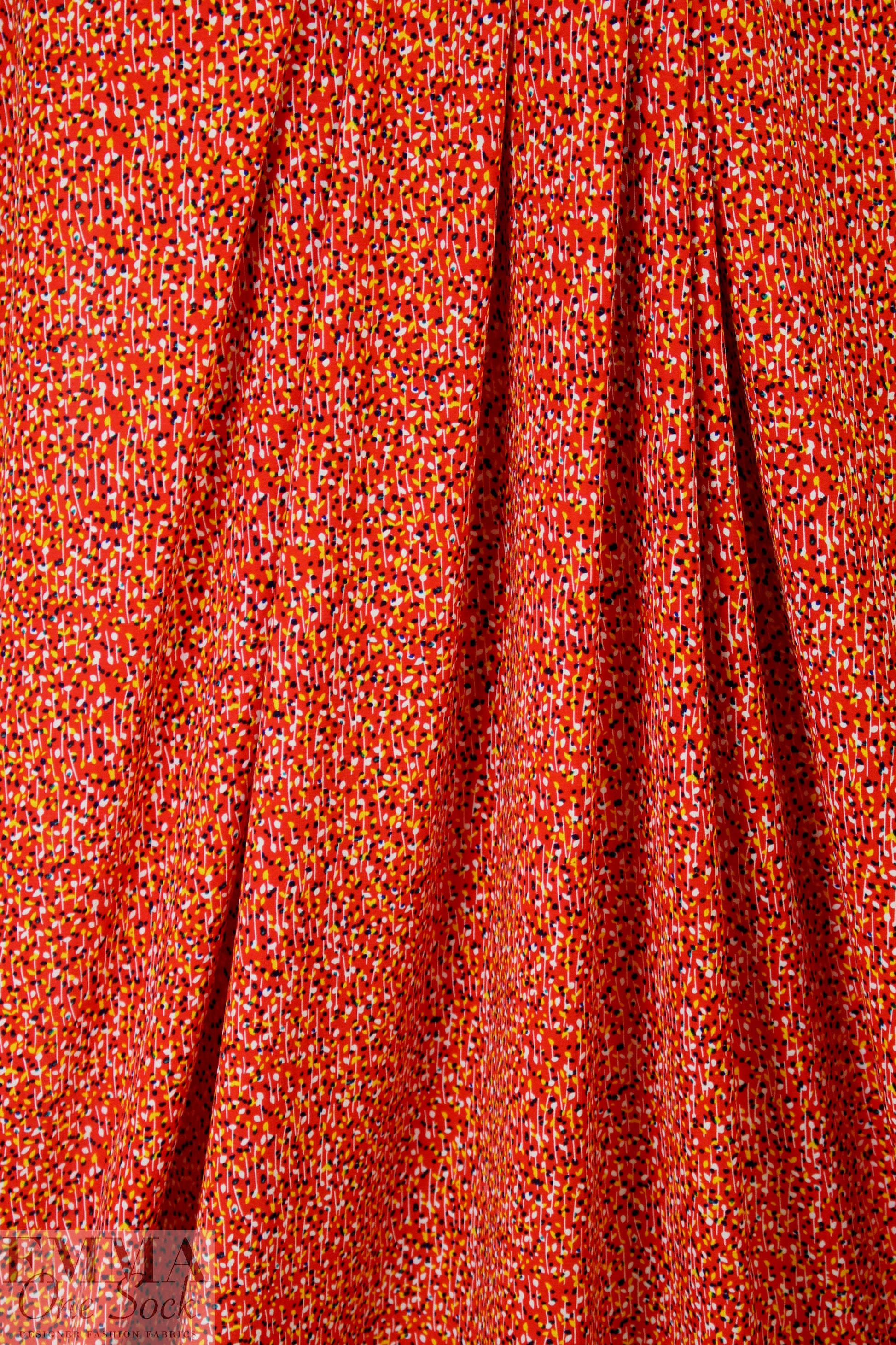 teeny flowers drapey lightweight woven - red 1.375 yd