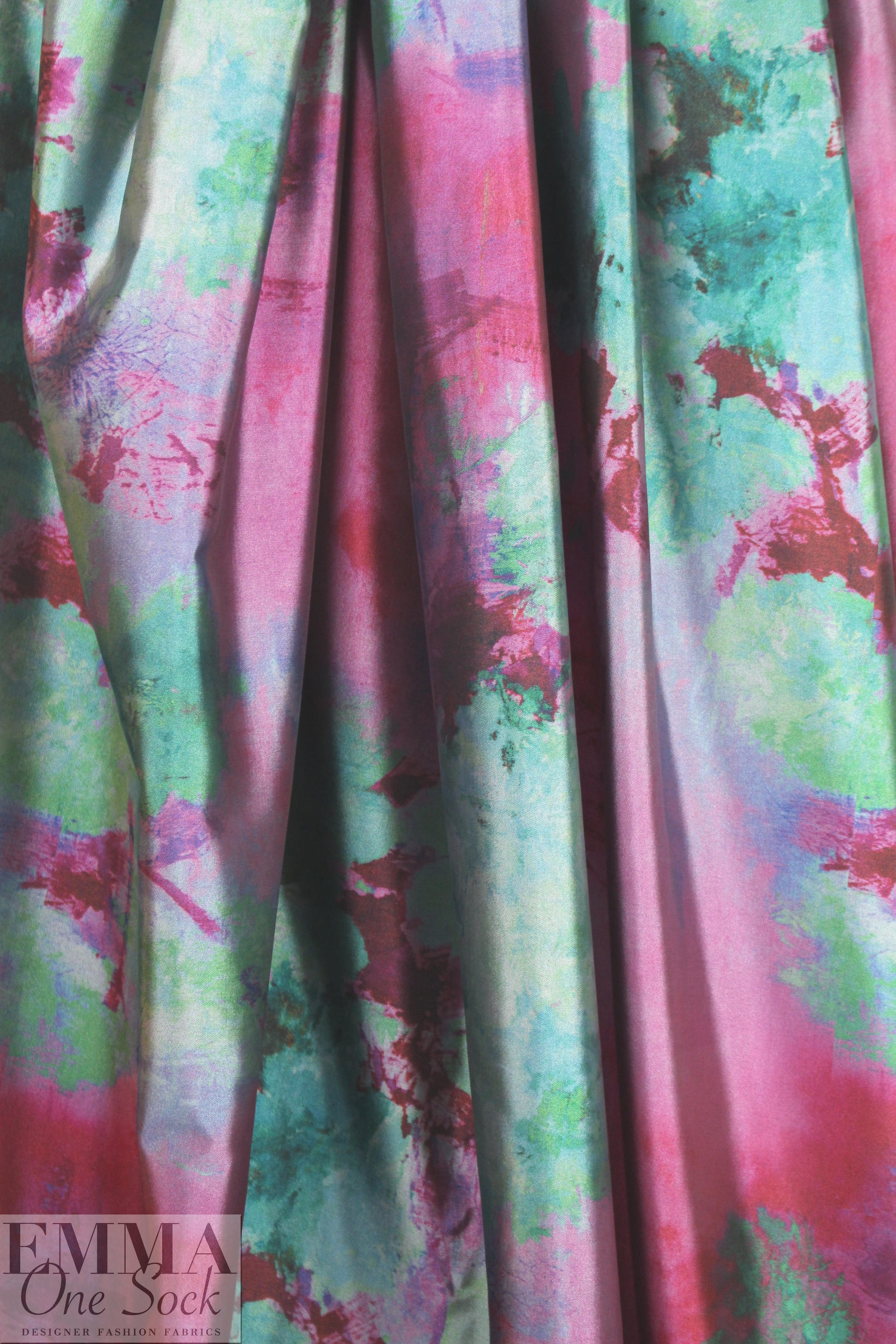 Deveaux fuchsia/wintergreen abstract poly satin 1.5 yds