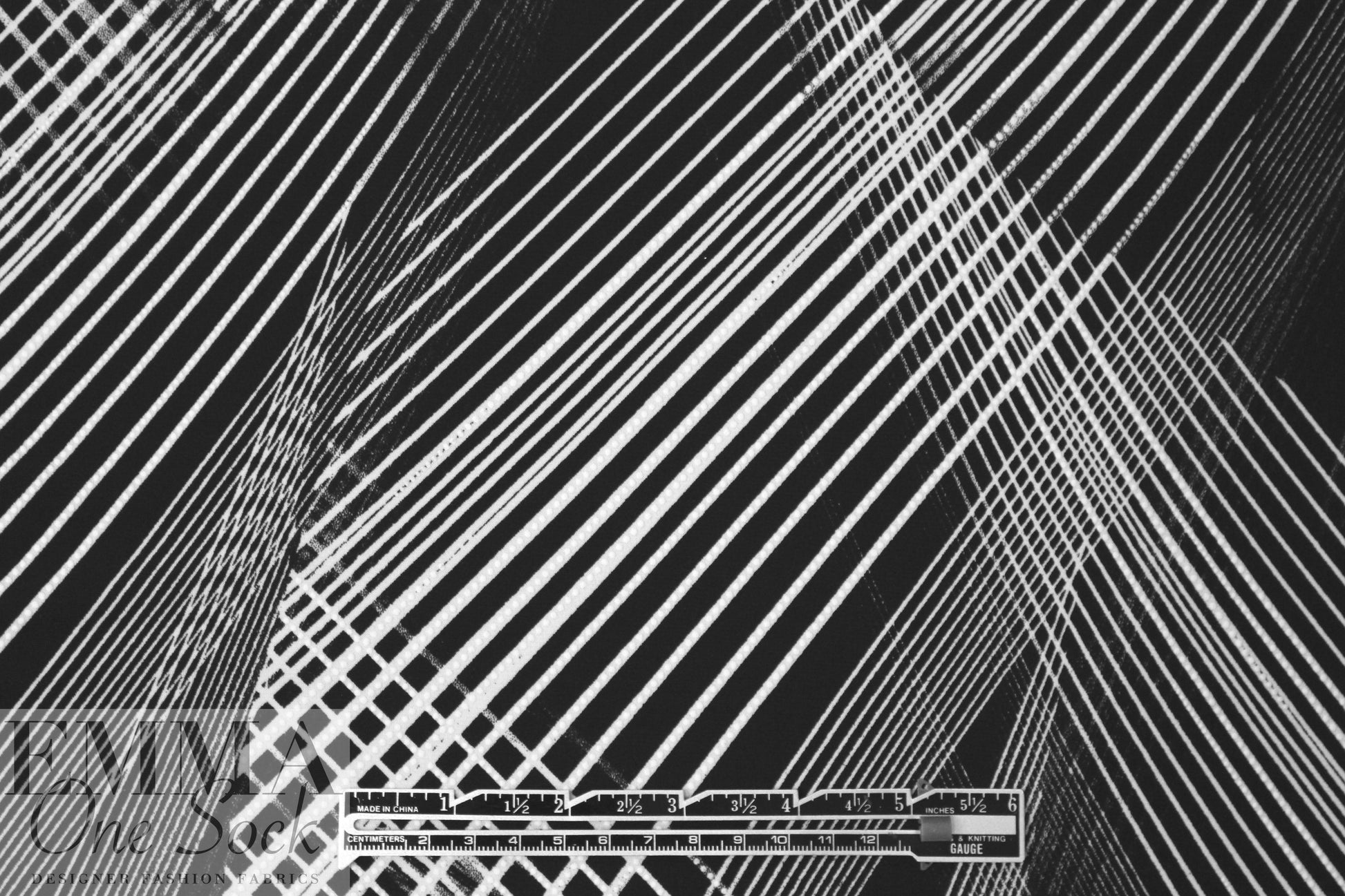 criss cross abstract ITY knit - black white 1.625 yd