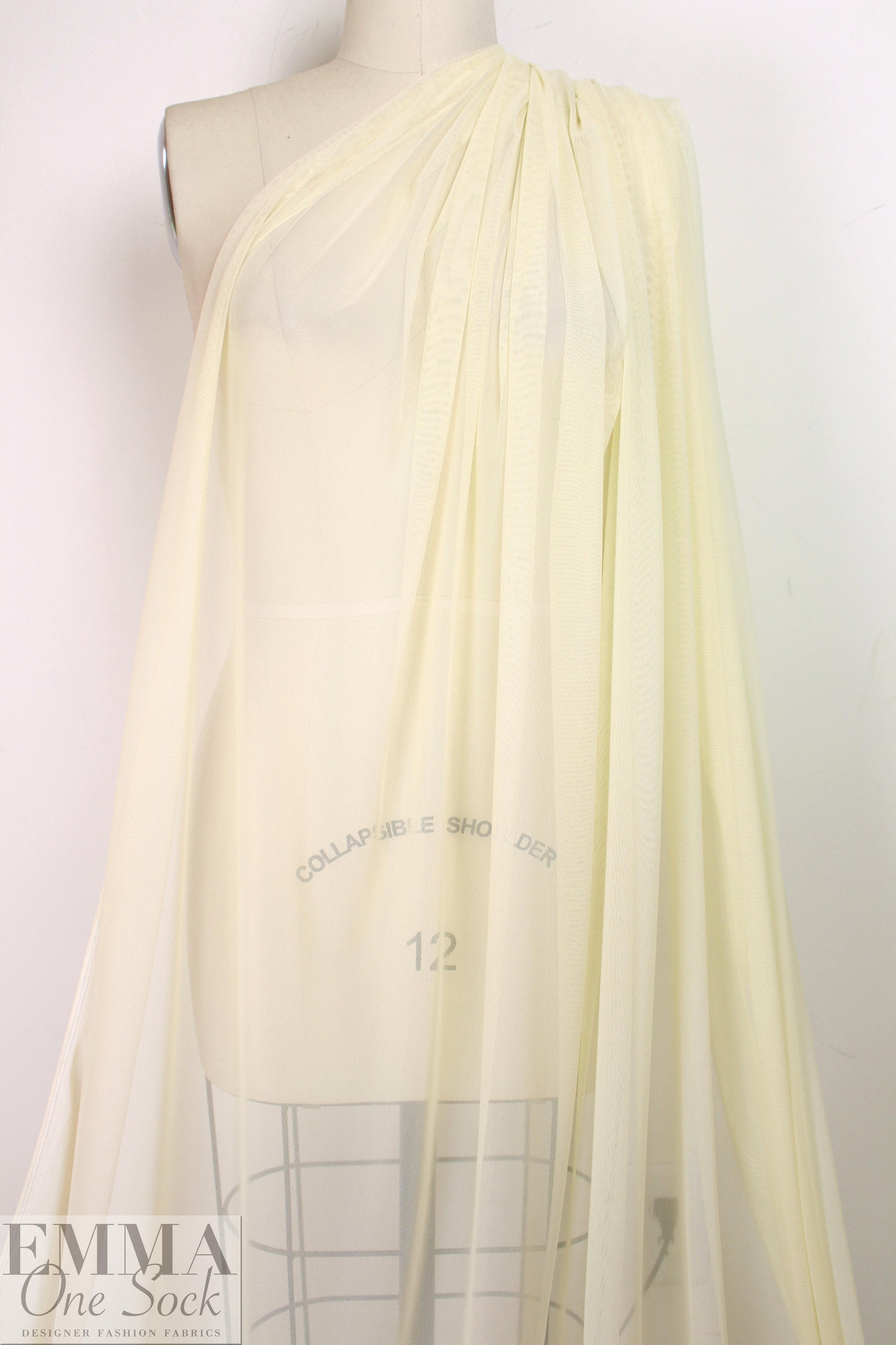 Power Mesh 4-way stretch - ivory 1 yard