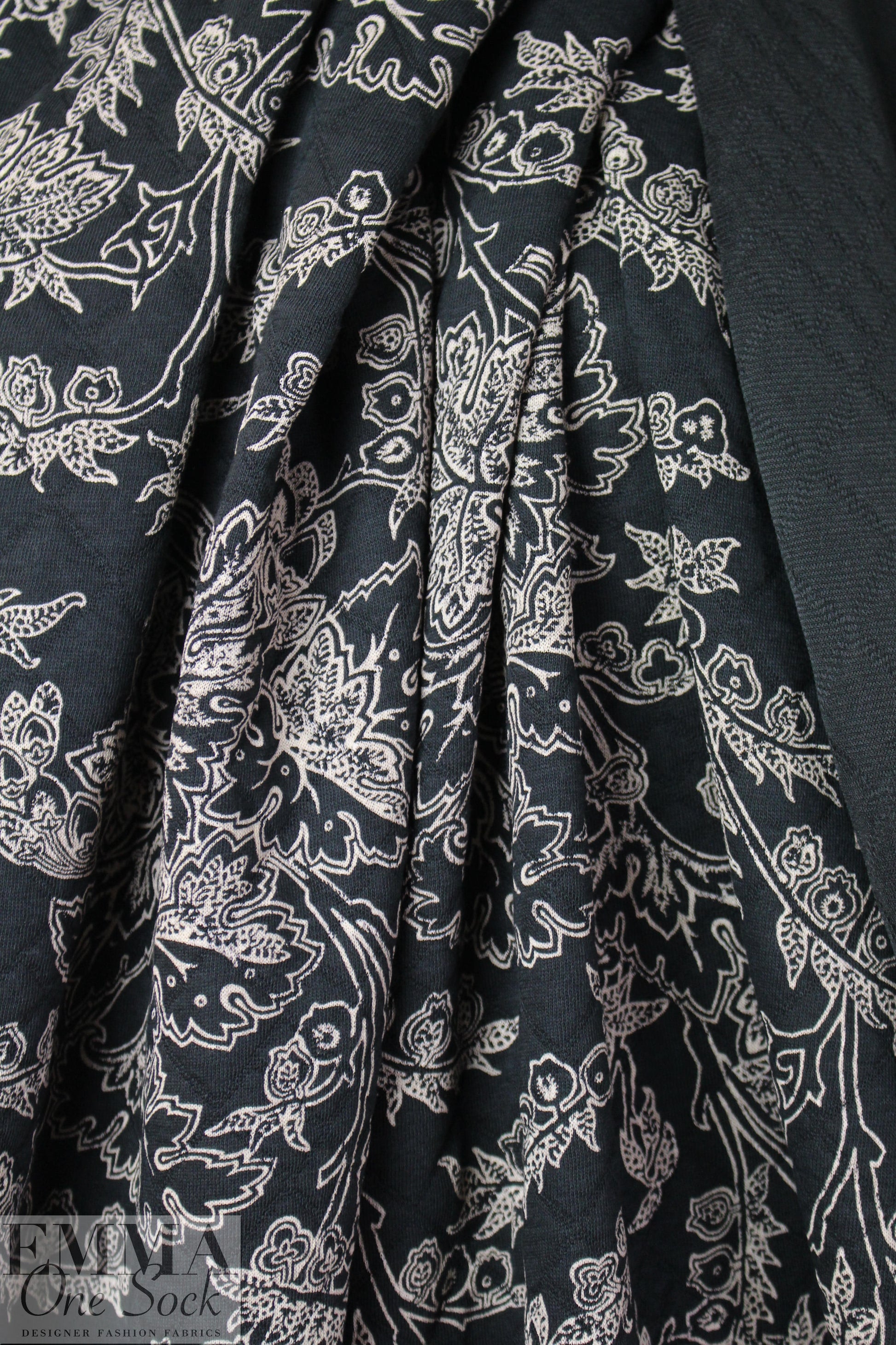 French printed 3-ply quilted-look knit - black deco flor