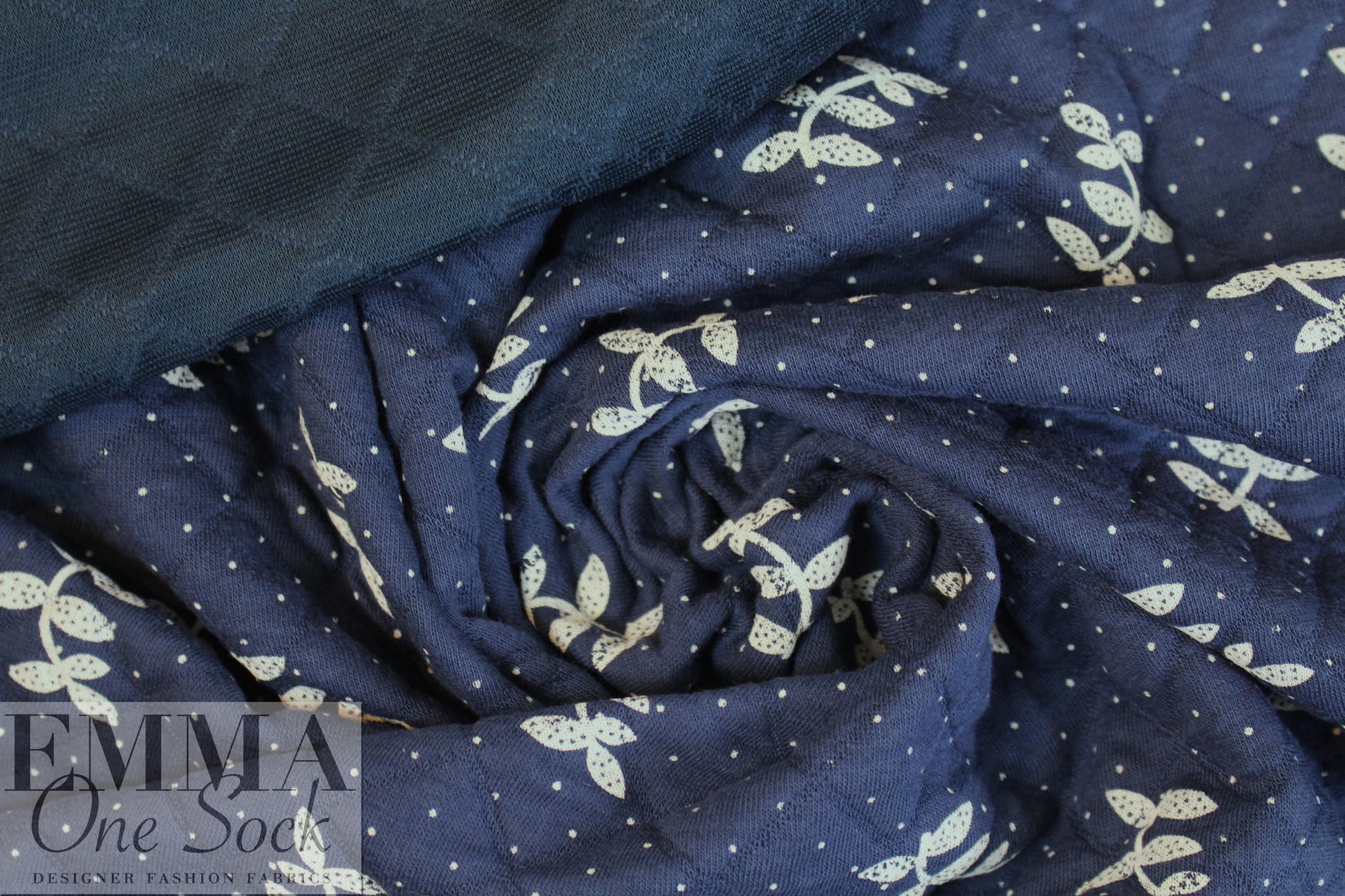 French printed 3-ply quilted-look knit - navy leaf/dot