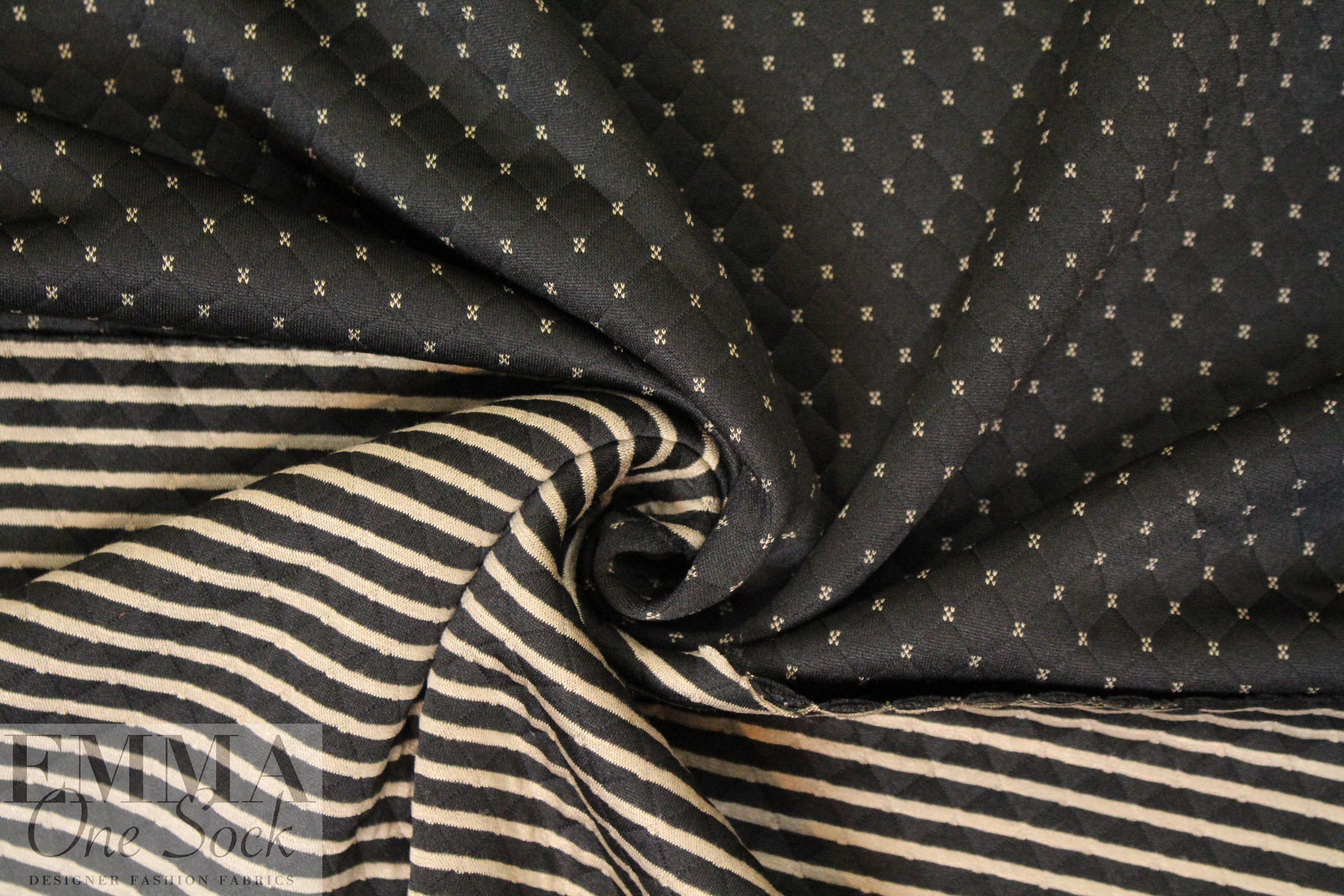 quilted diamond 3-ply knit - black/khaki 1.875 yd