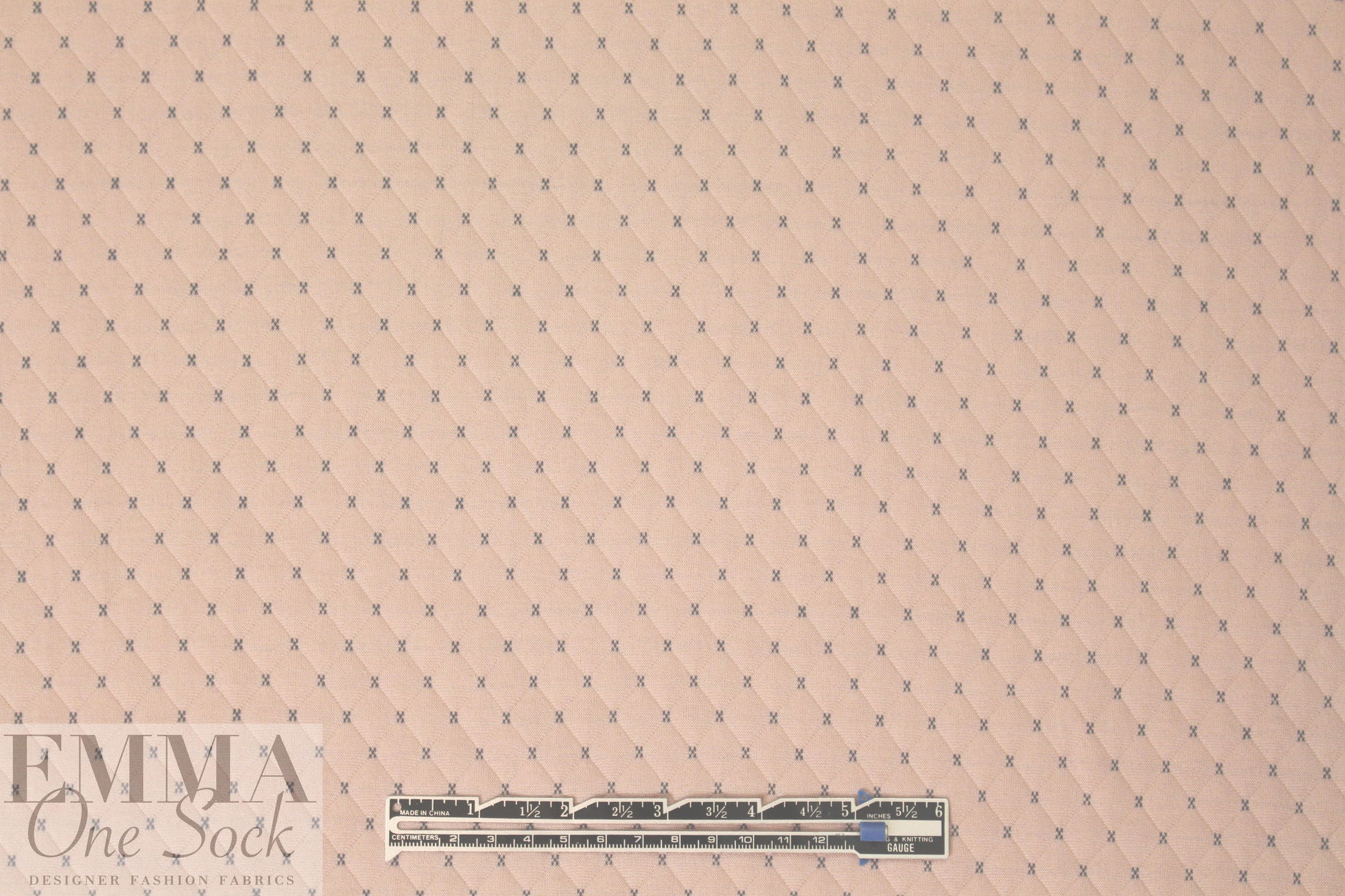 quilted diamond 3-ply knit - pink blush/graphite 1.66 yds