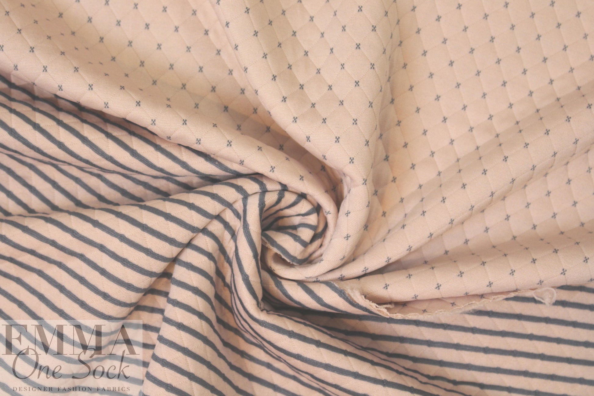 quilted diamond 3-ply knit - pink blush/graphite 1.5 yd