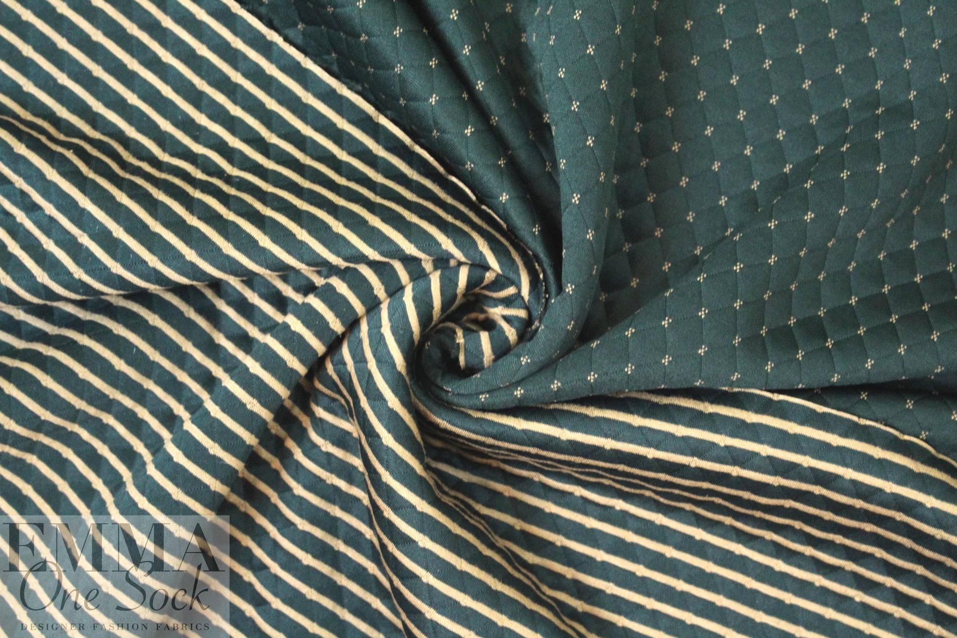 quilted diamond 3-ply knit - pine/stone 1.5 yds