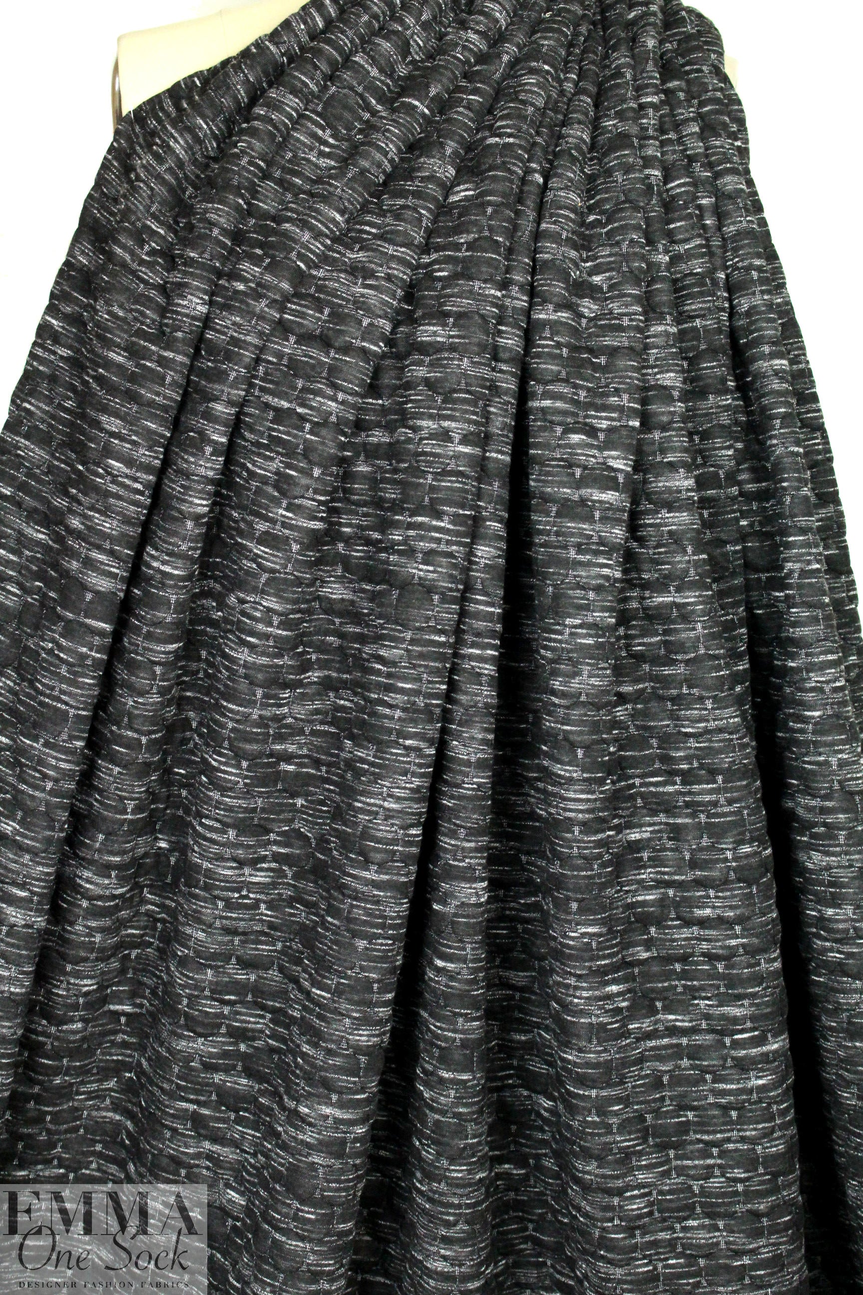 NY designer quilted-look 3-ply knit - button dots