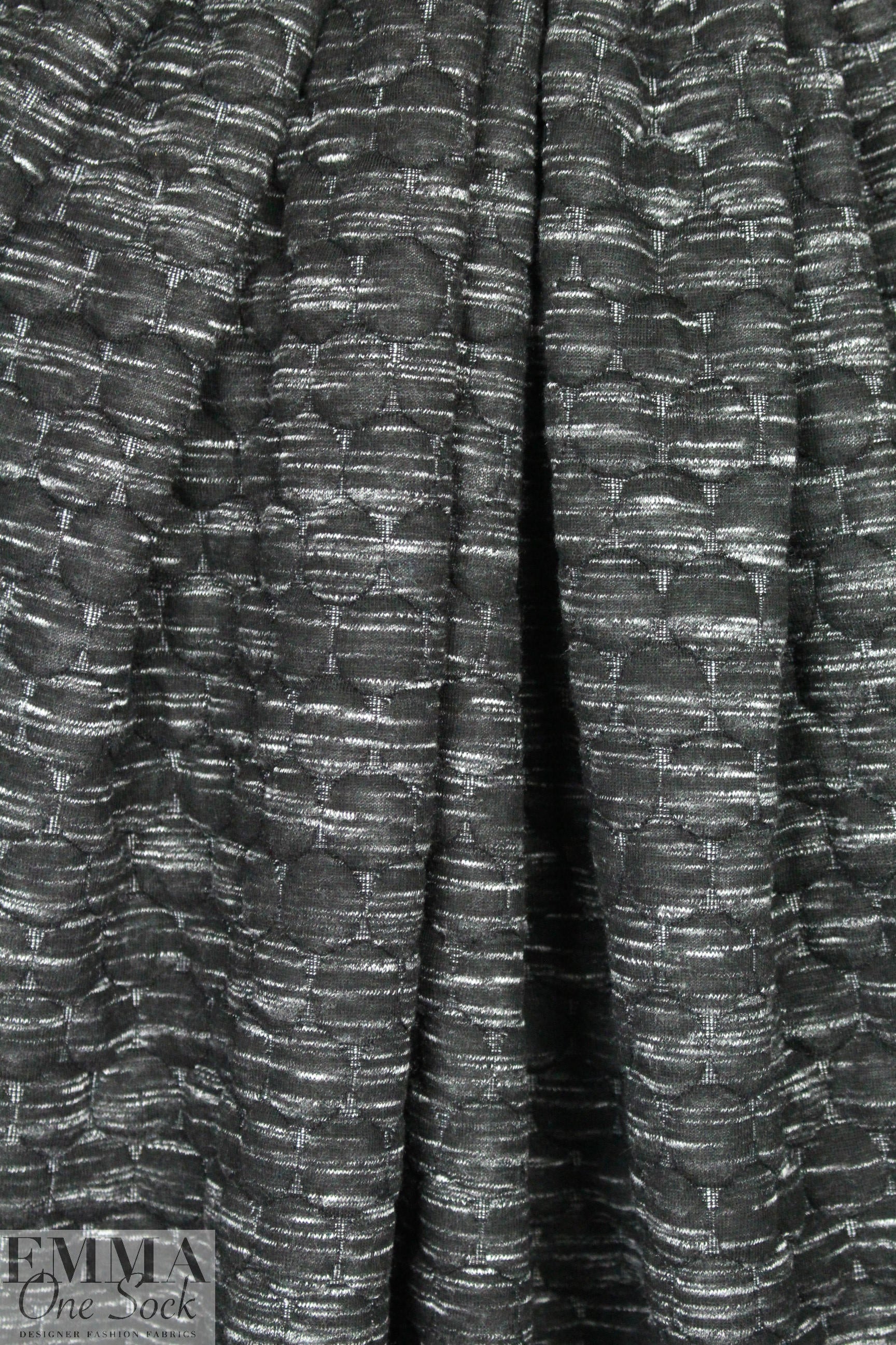 NY designer quilted-look 3-ply knit - button dots