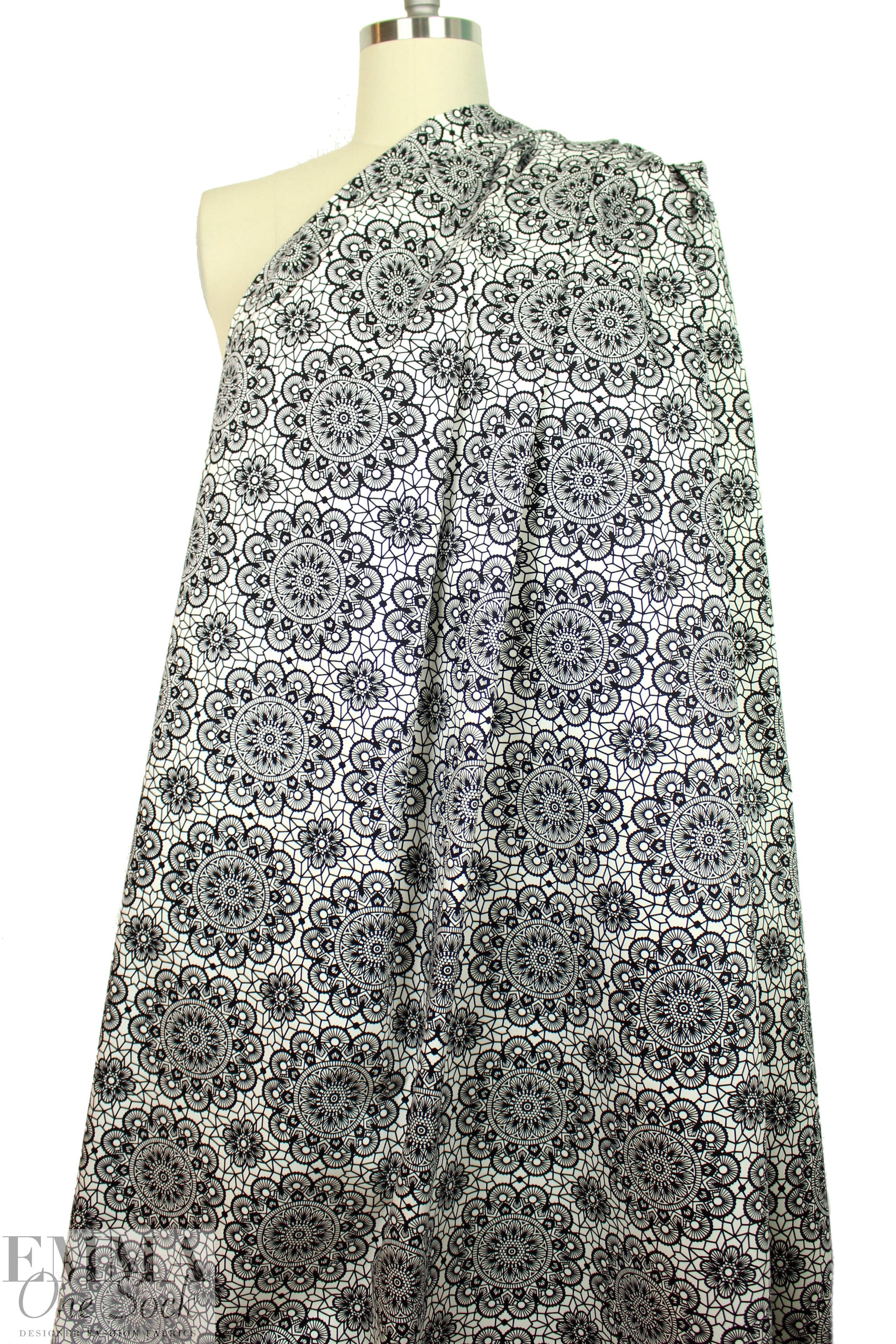 NY designer black/white medallion cotton rainwear