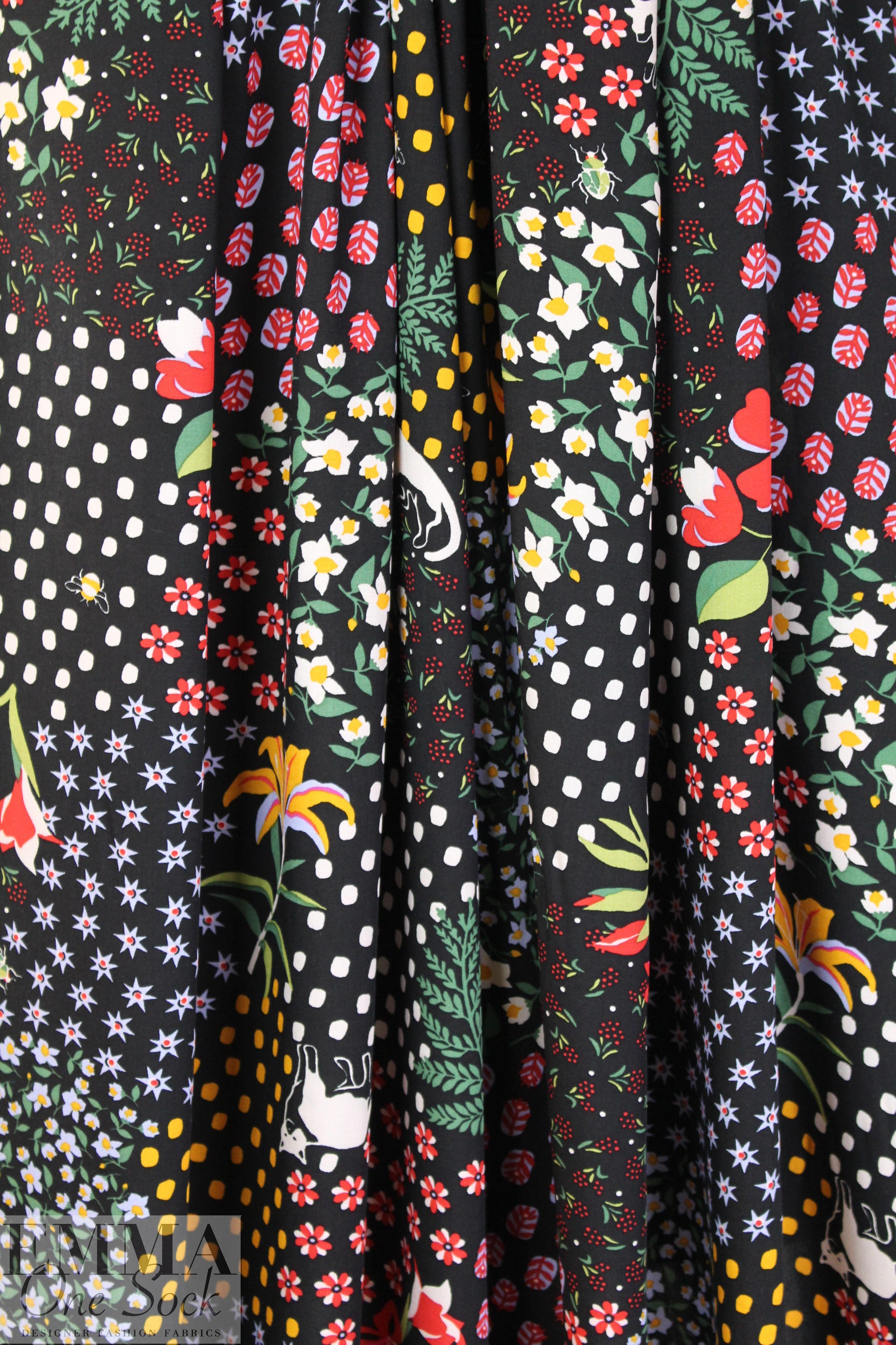 flowery decor with kitties drapey rayon woven 1.5 yd