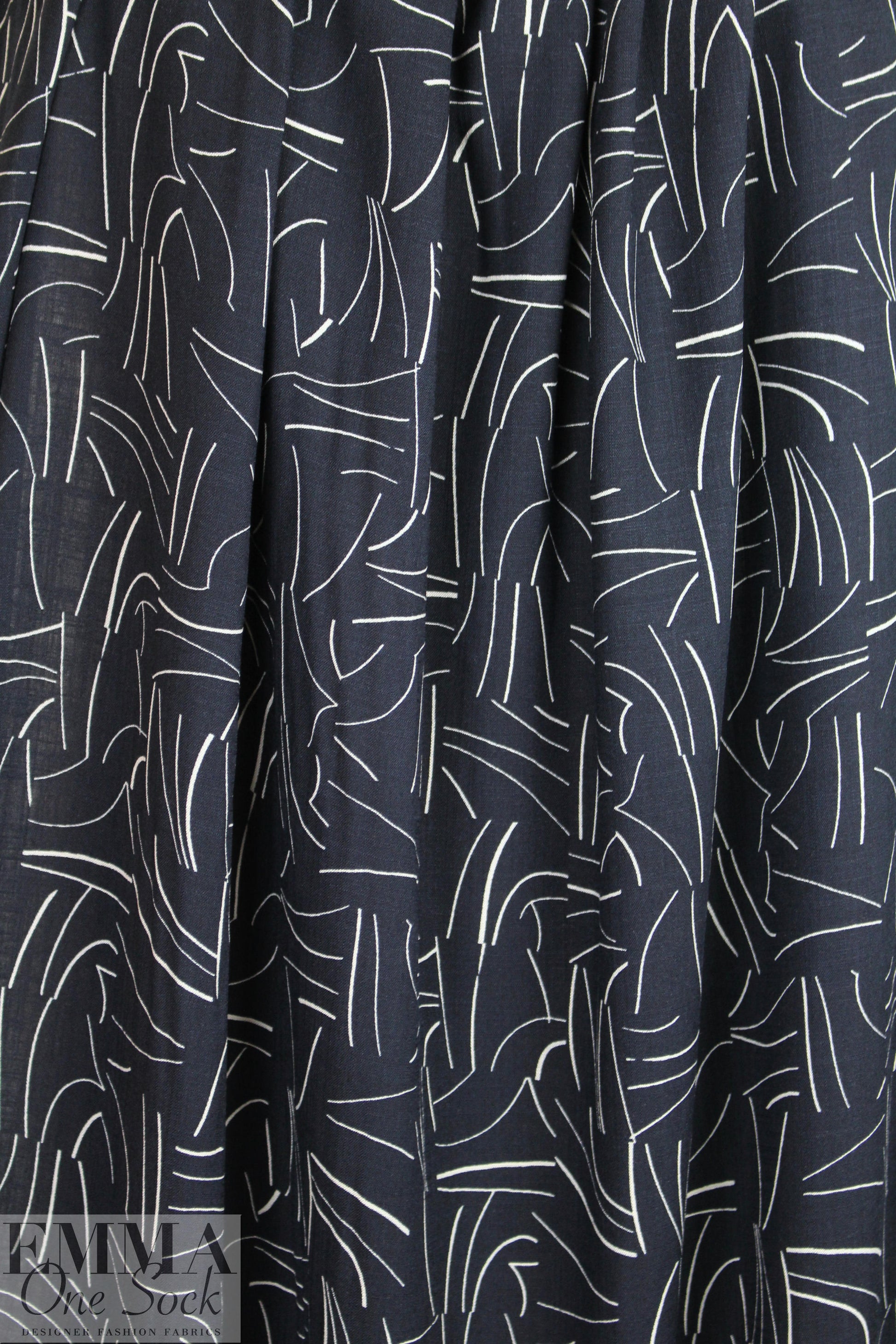 midnight/white linear print linen-look rayon woven 1.625 yd