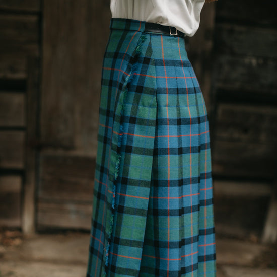 Close up photo of side closure on kilt skirt.