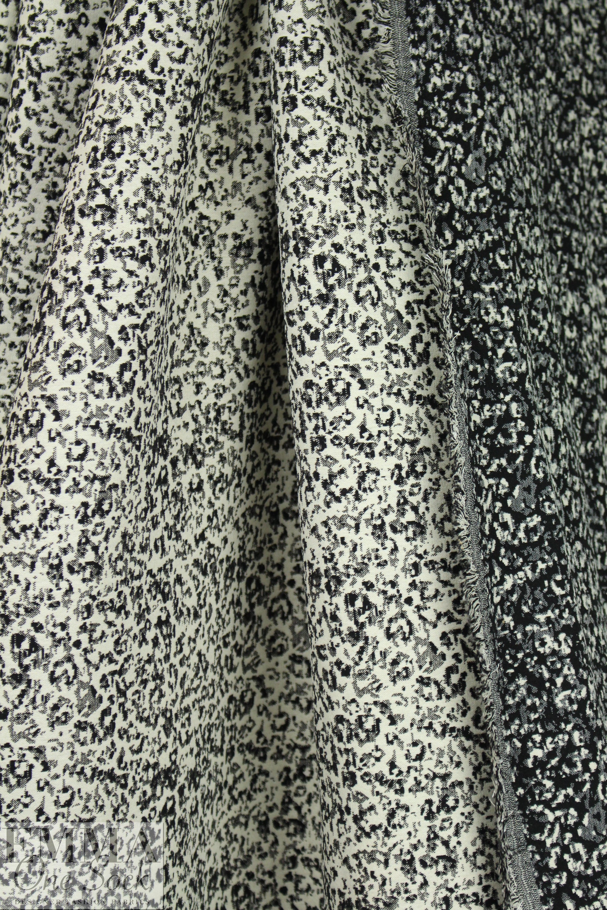 NY designer mottled design vertical stretch jacquard
