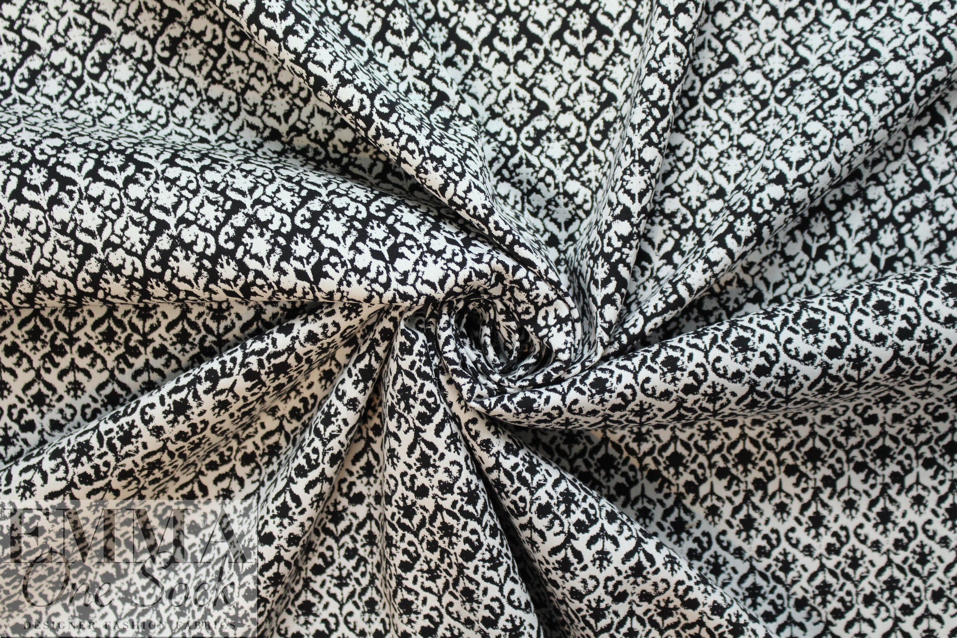 NY designer b/w fleur de lis reversible stretch jacquard