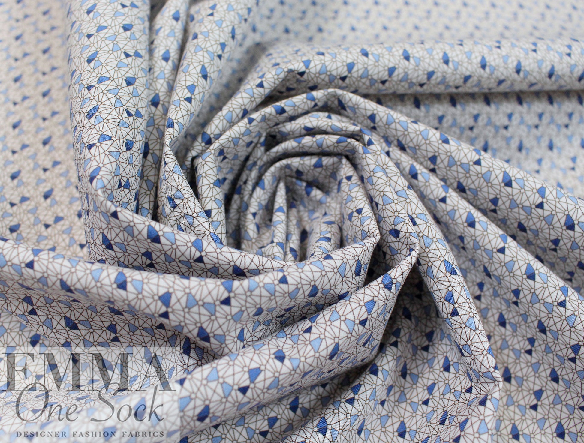 Cana1i Italian teeny blue graphic cotton shirting 1.625 yd