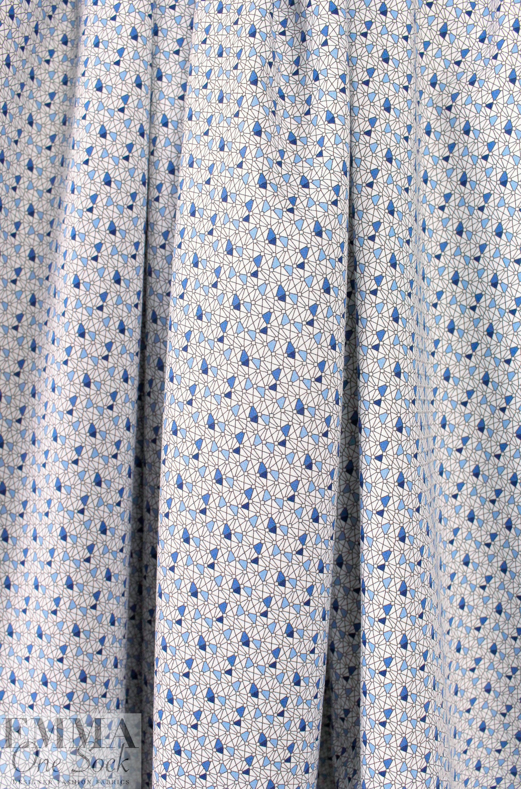 Cana1i Italian teeny blue graphic cotton shirting .5 yds
