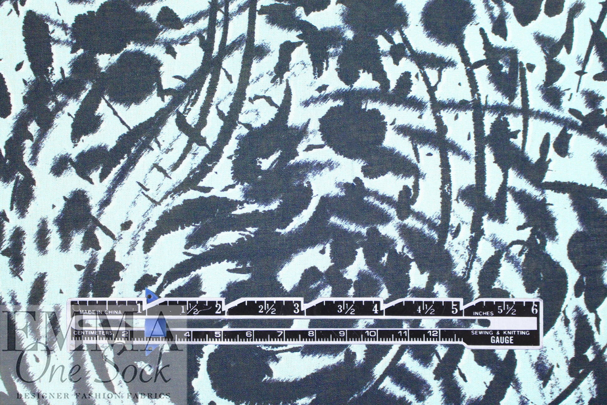 Italian 'inky blues abstract' cotton shirting 1.66 yd